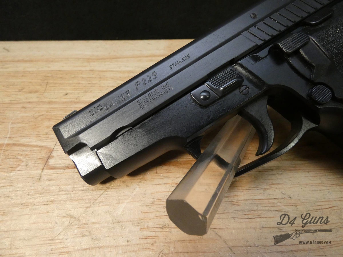 Sig Sauer P229 - .40 S&W - w/ OG Case + 2 Mags & MORE - Sigarms-img-4
