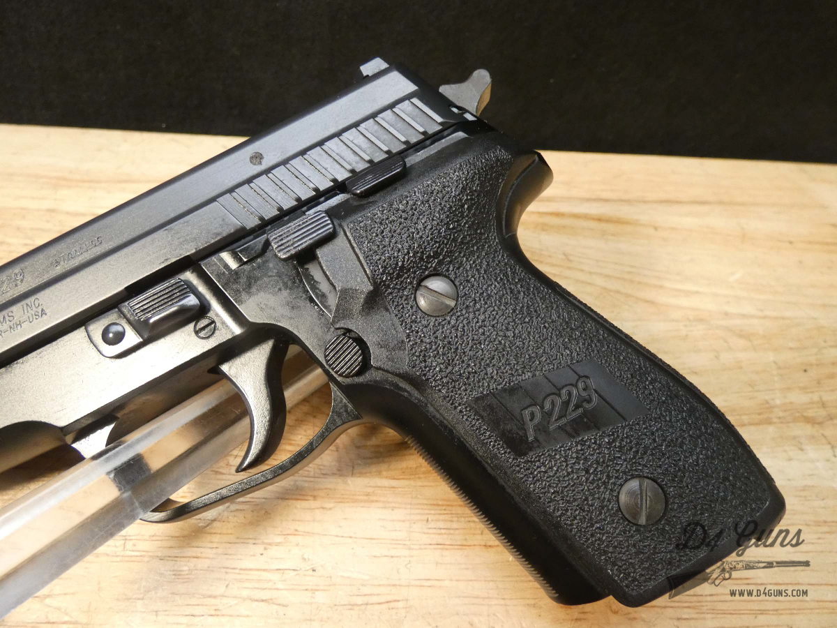 Sig Sauer P229 - .40 S&W - w/ OG Case + 2 Mags & MORE - Sigarms-img-5