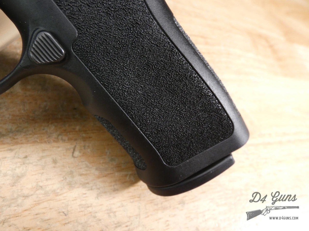 Sig Sauer P320 XF - 9mm - w/ Case + Romeo-X Pro & 2 Mags - M17 - P320XF-img-8