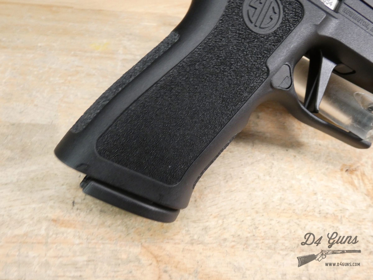 Sig Sauer P320 XF - 9mm - w/ Case + Romeo-X Pro & 2 Mags - M17 - P320XF-img-23