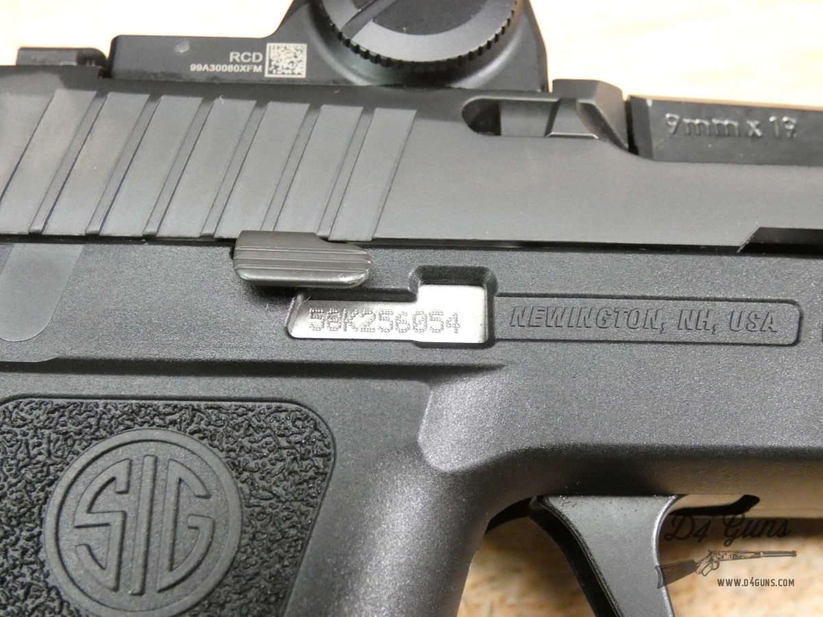 Sig Sauer P320 XF - 9mm - w/ Case + Romeo-X Pro & 2 Mags - M17 - P320XF-img-31