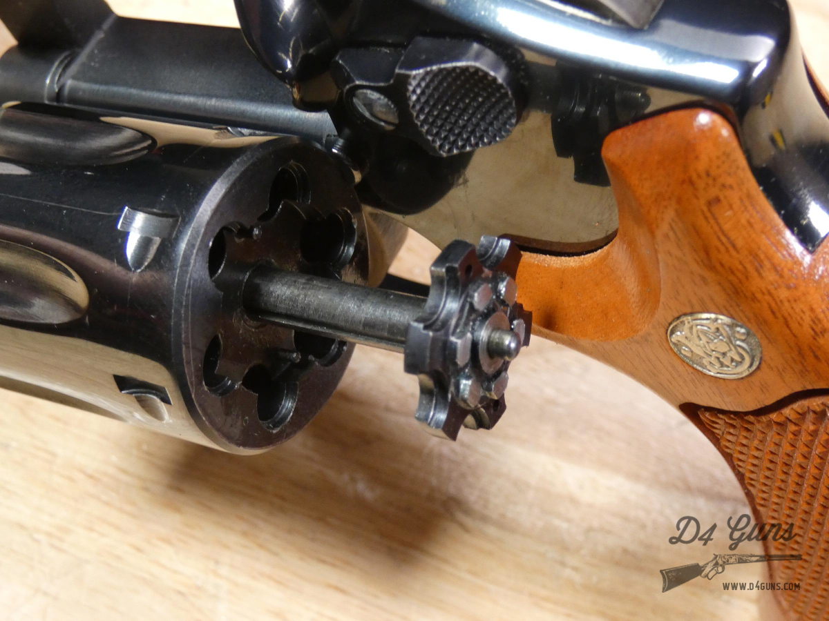 Smith & Wesson 48-2 - .22 MRF - .22 Mag - WMR - S&W 48 - Wood Case - 1982-img-27