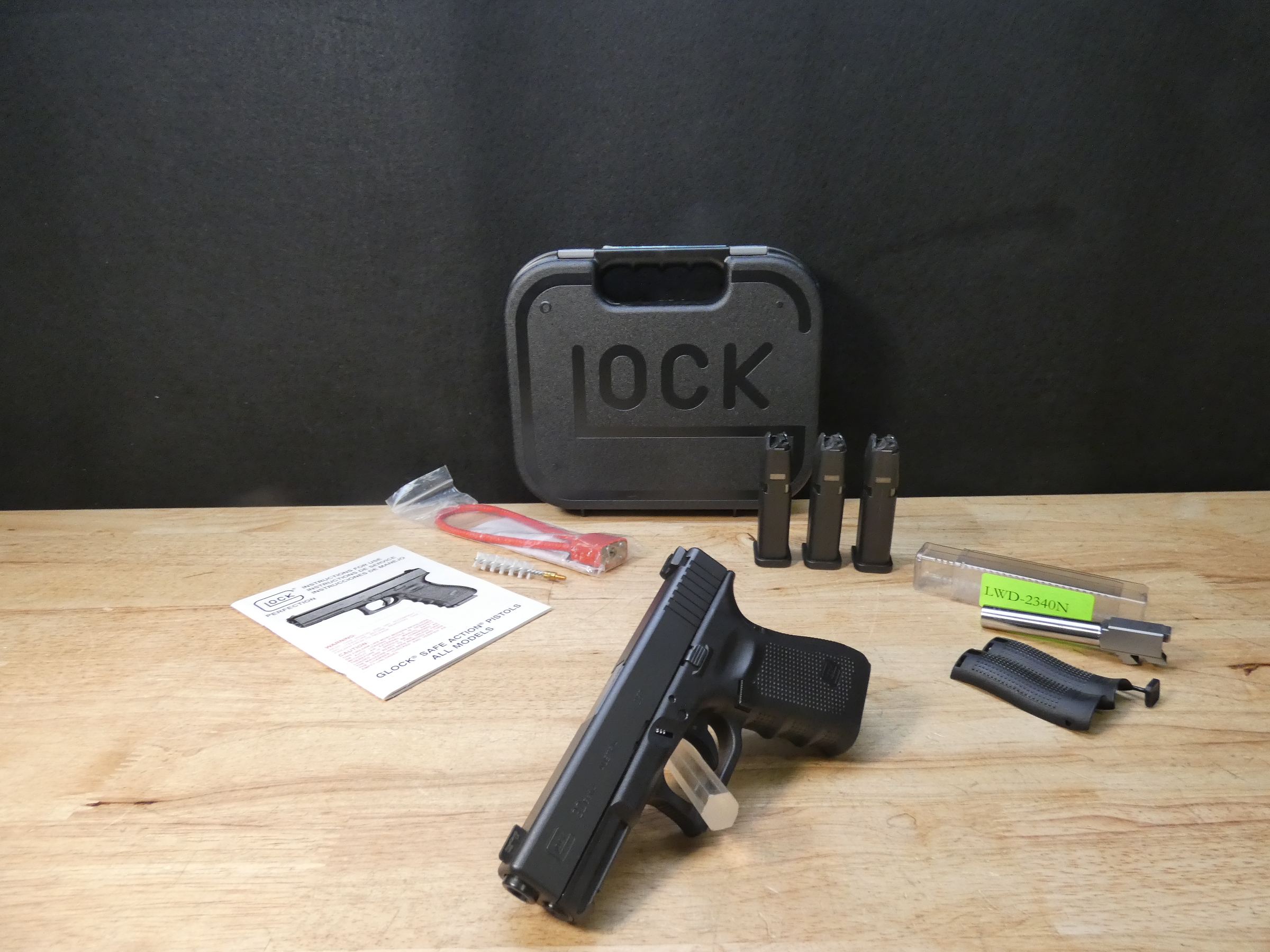 Glock 32 Gen 4 2 Barrel Set - .357 Sig & .40 S&W - G32 w/ Case & MORE - C-img-1