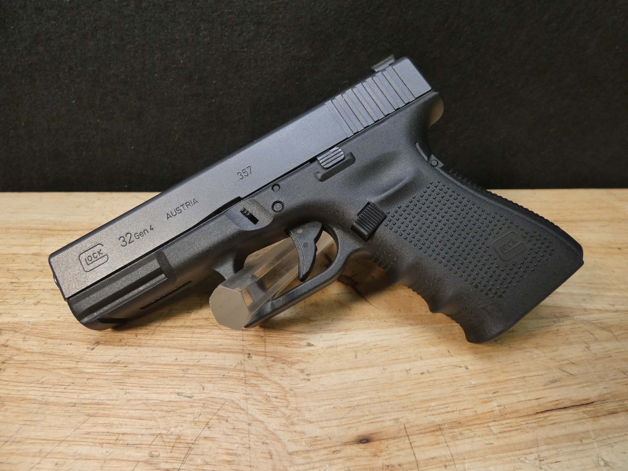Glock 32 Gen 4 2 Barrel Set - .357 Sig & .40 S&W - G32 w/ Case & MORE - C-img-2