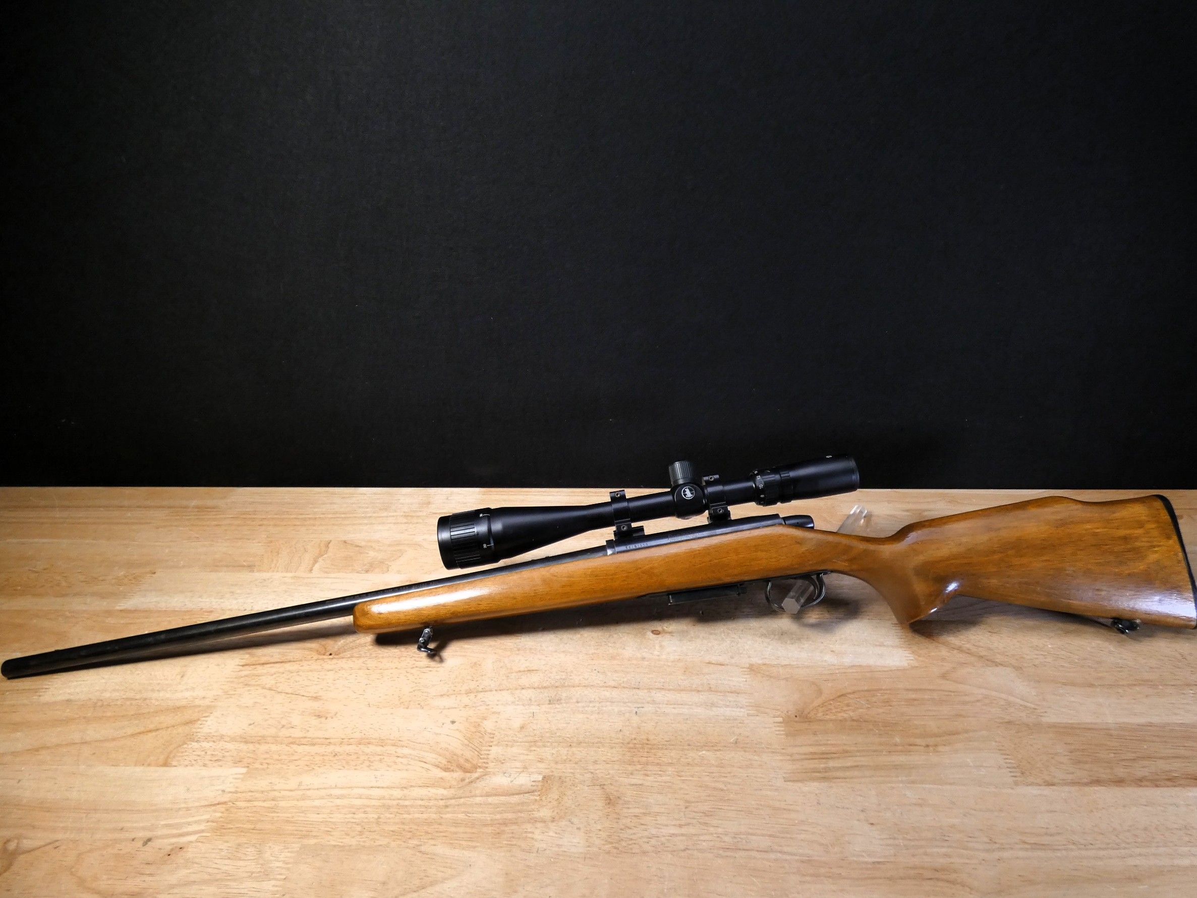 Remington 788 - .22-250 Rem - Bolt-Action - Varmint Rifle - w/ Tasco Scope-img-1