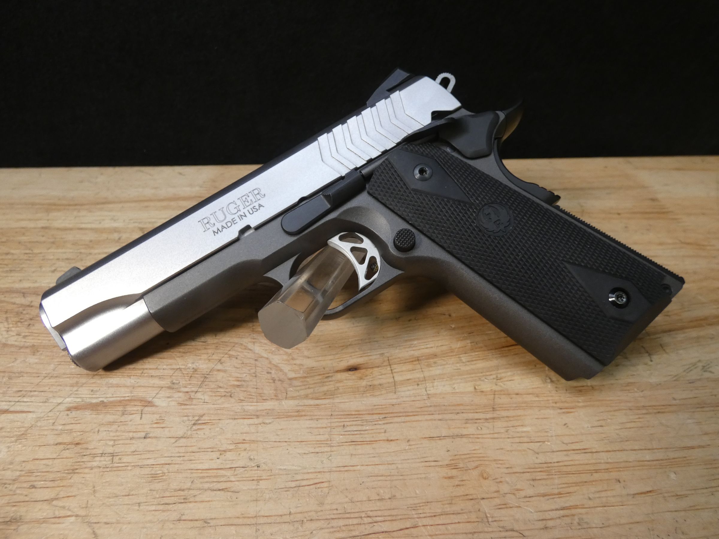 Ruger SR1911 - 9mm Luger - MFG 2026 - w/ 3 Mags & Case - SR 1911 - LOOK!-img-3