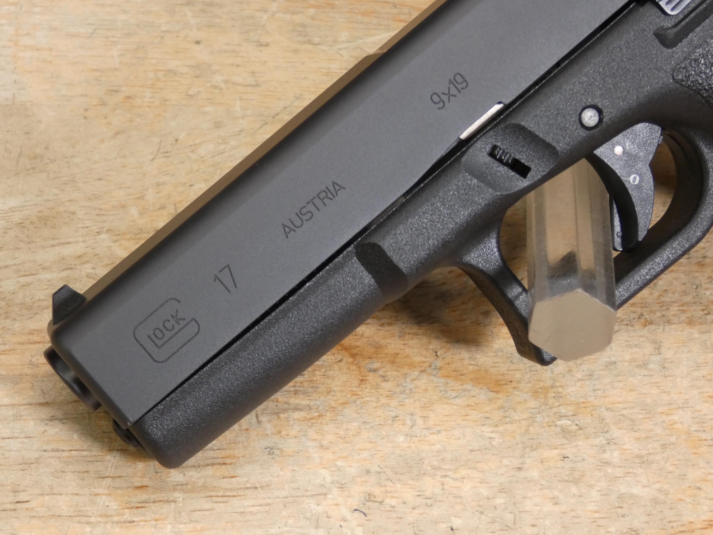 Glock 17 Gen 1 Classic - 9mm - Tupperware Case - New Production - Collector-img-3