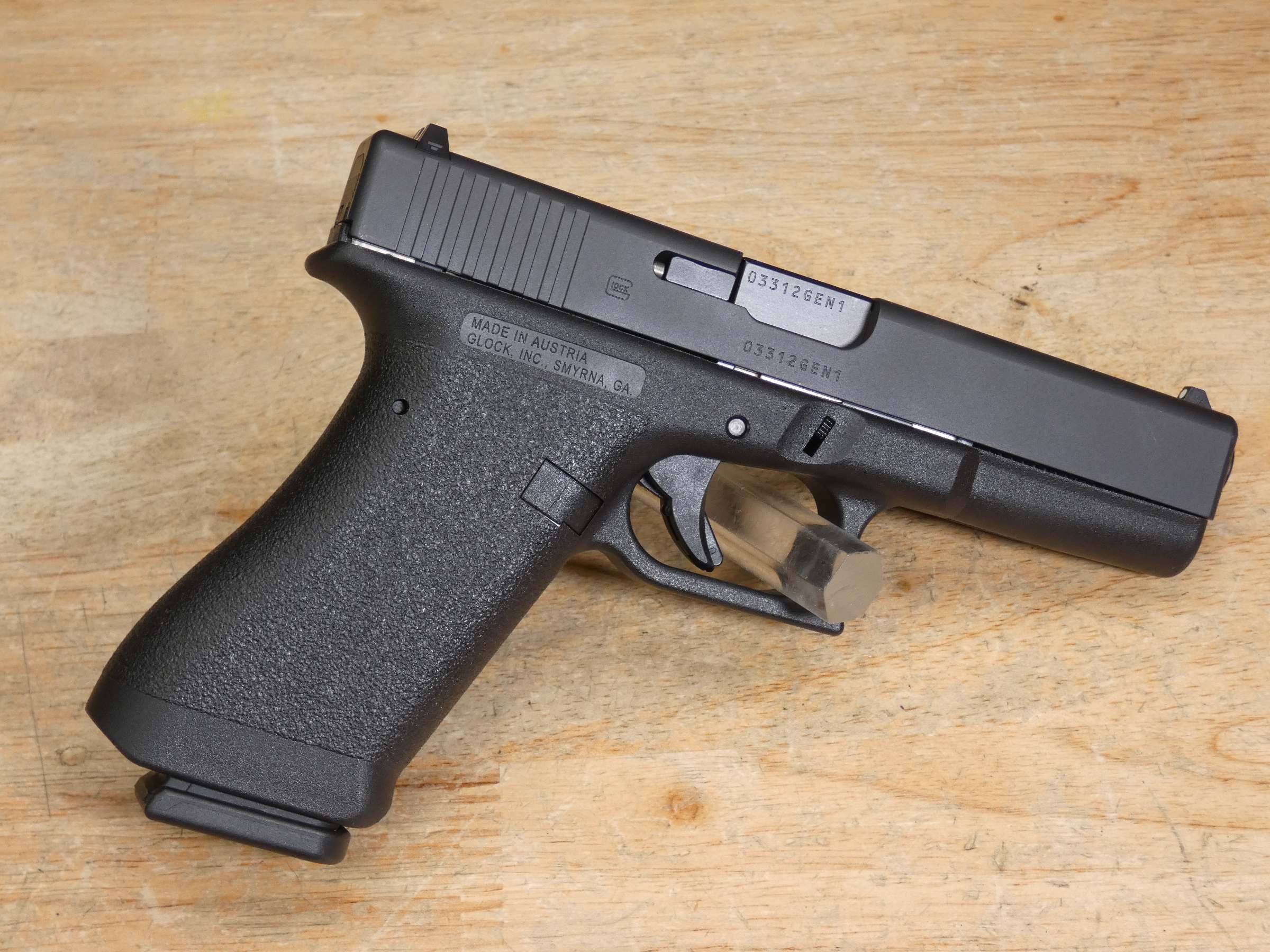 Glock 17 Gen 1 Classic - 9mm - Tupperware Case - New Production - Collector-img-6