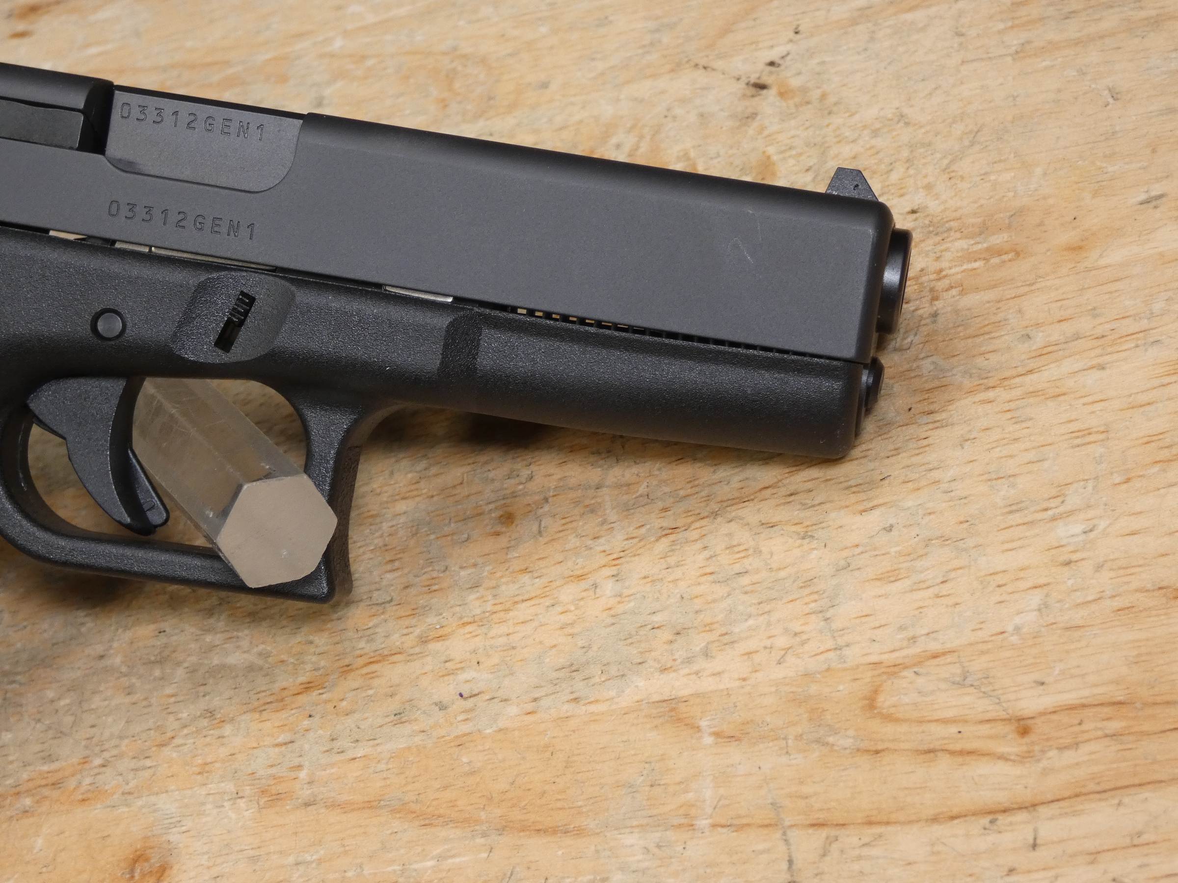 Glock 17 Gen 1 Classic - 9mm - Tupperware Case - New Production - Collector-img-9