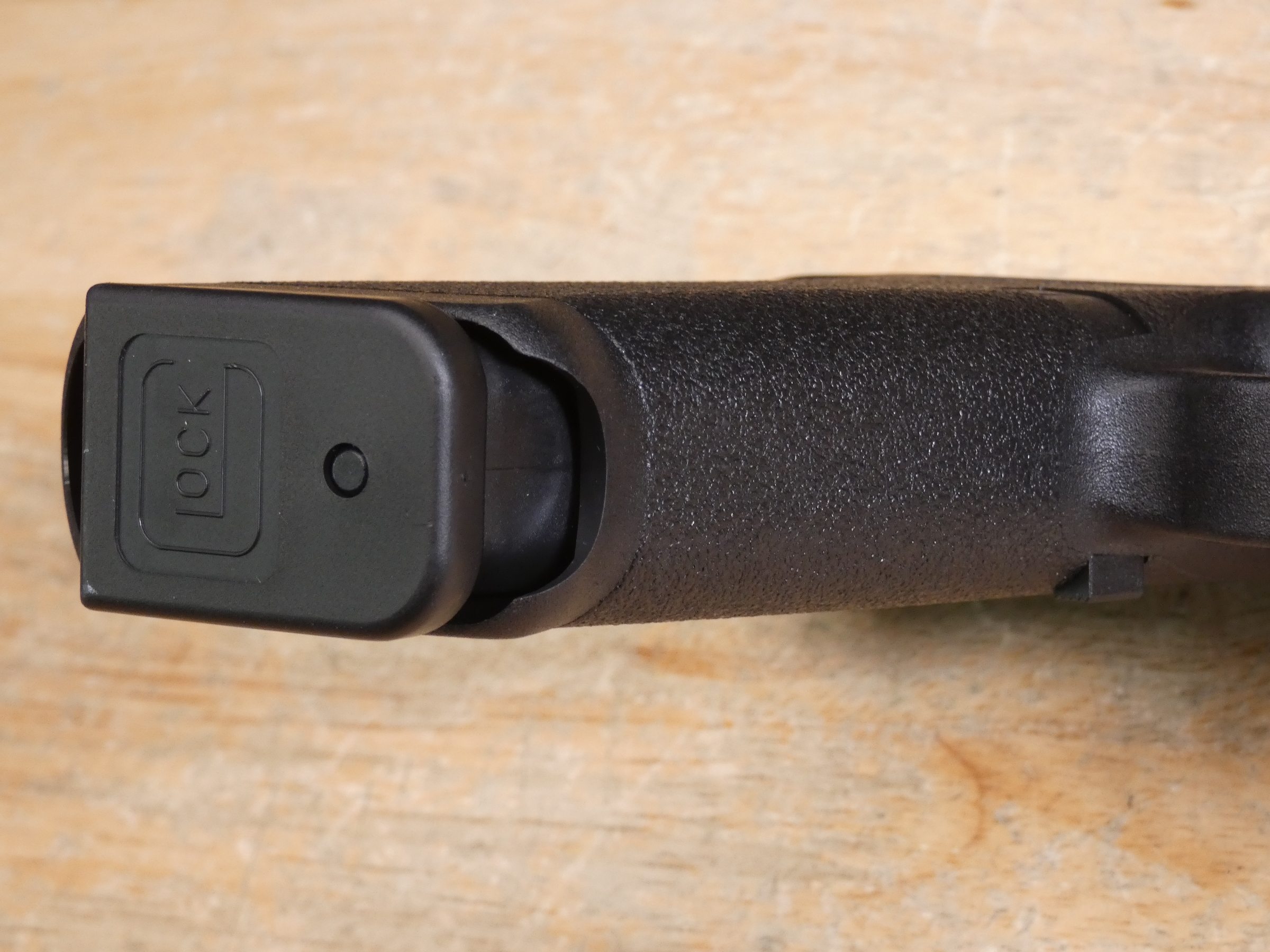 Glock 17 Gen 1 Classic - 9mm - Tupperware Case - New Production - Collector-img-10