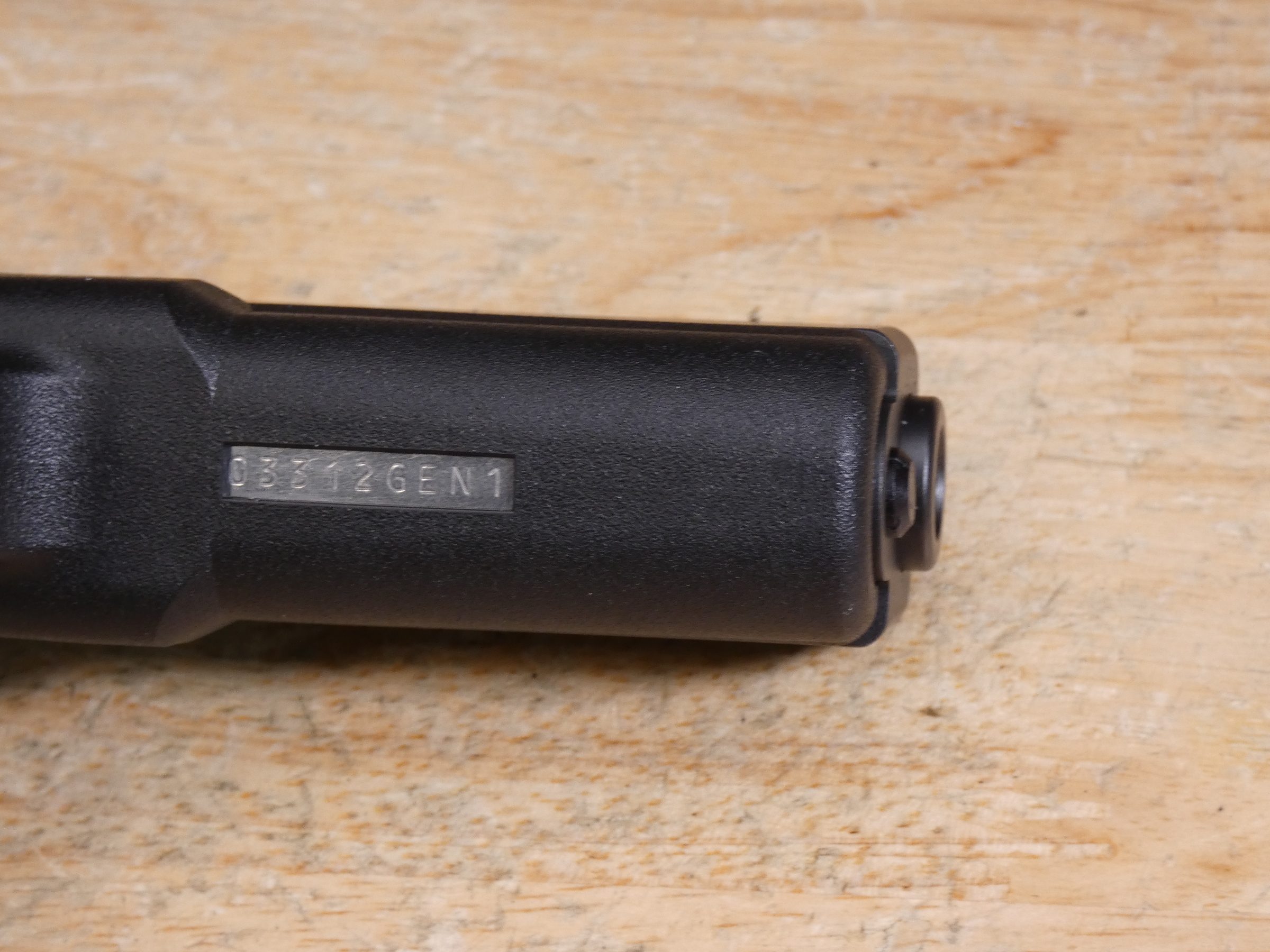 Glock 17 Gen 1 Classic - 9mm - Tupperware Case - New Production - Collector-img-12