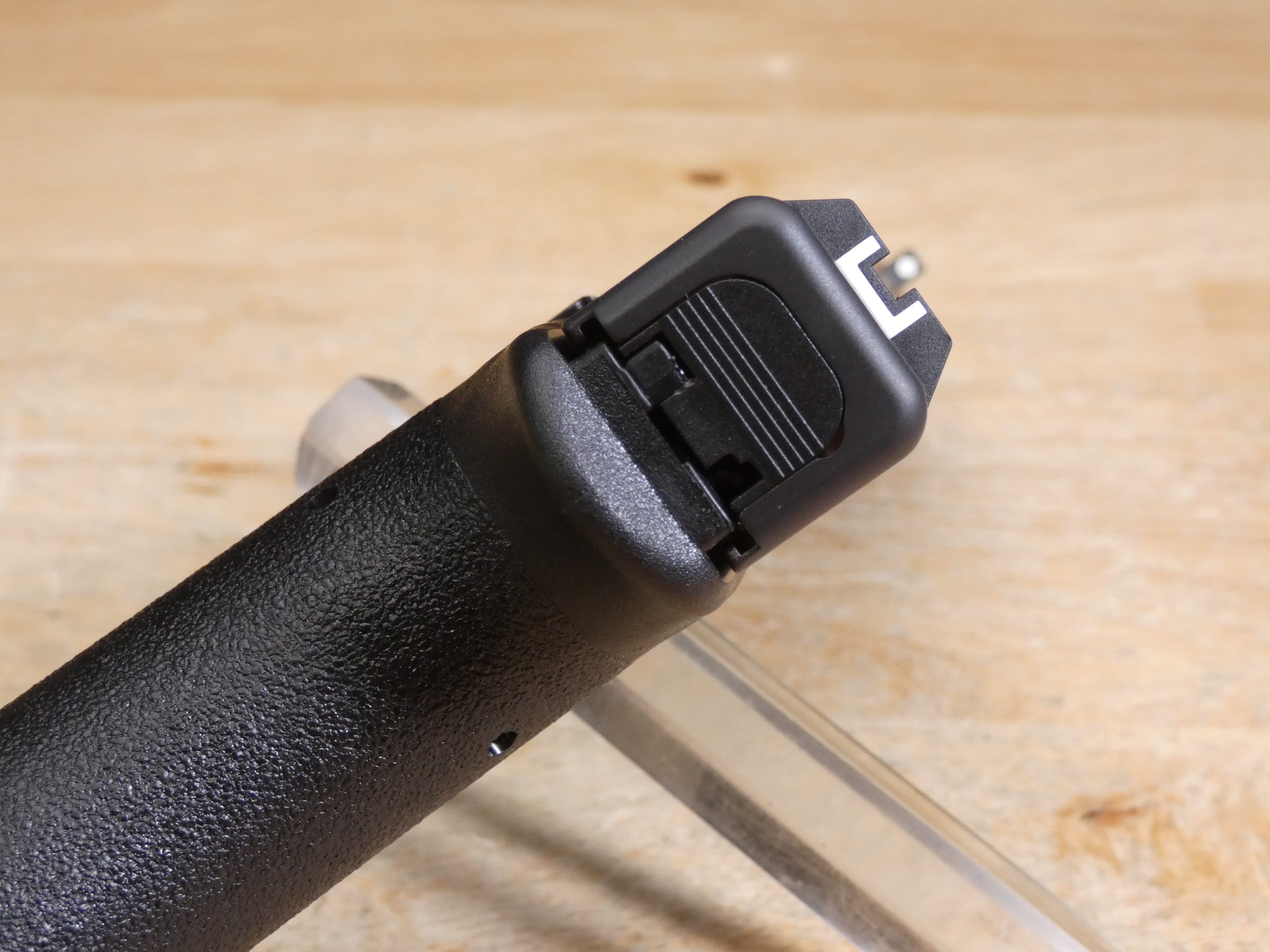 Glock 17 Gen 1 Classic - 9mm - Tupperware Case - New Production - Collector-img-14