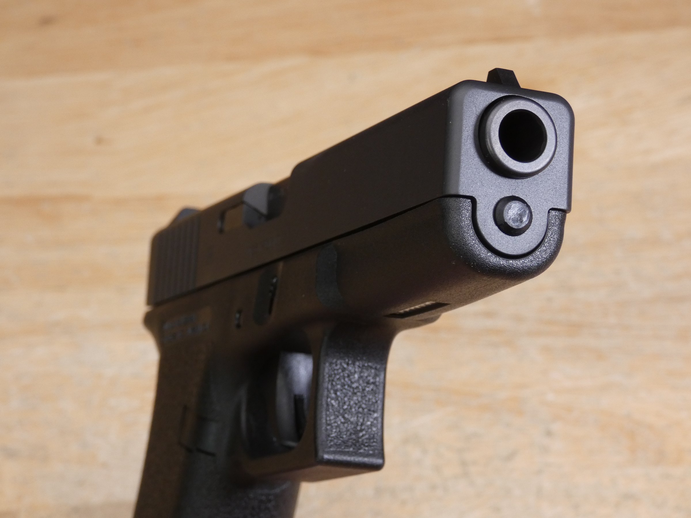 Glock 17 Gen 1 Classic - 9mm - Tupperware Case - New Production - Collector-img-17
