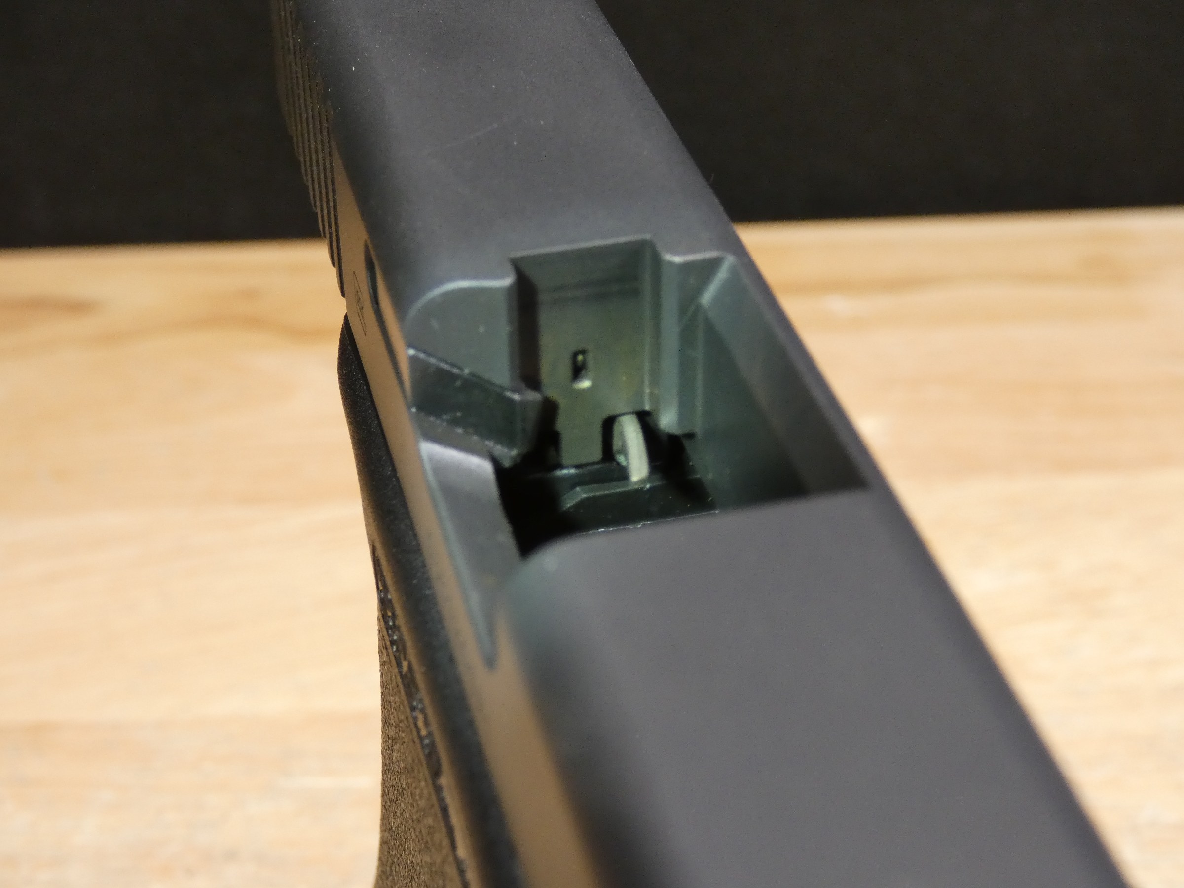 Glock 17 Gen 1 Classic - 9mm - Tupperware Case - New Production - Collector-img-18