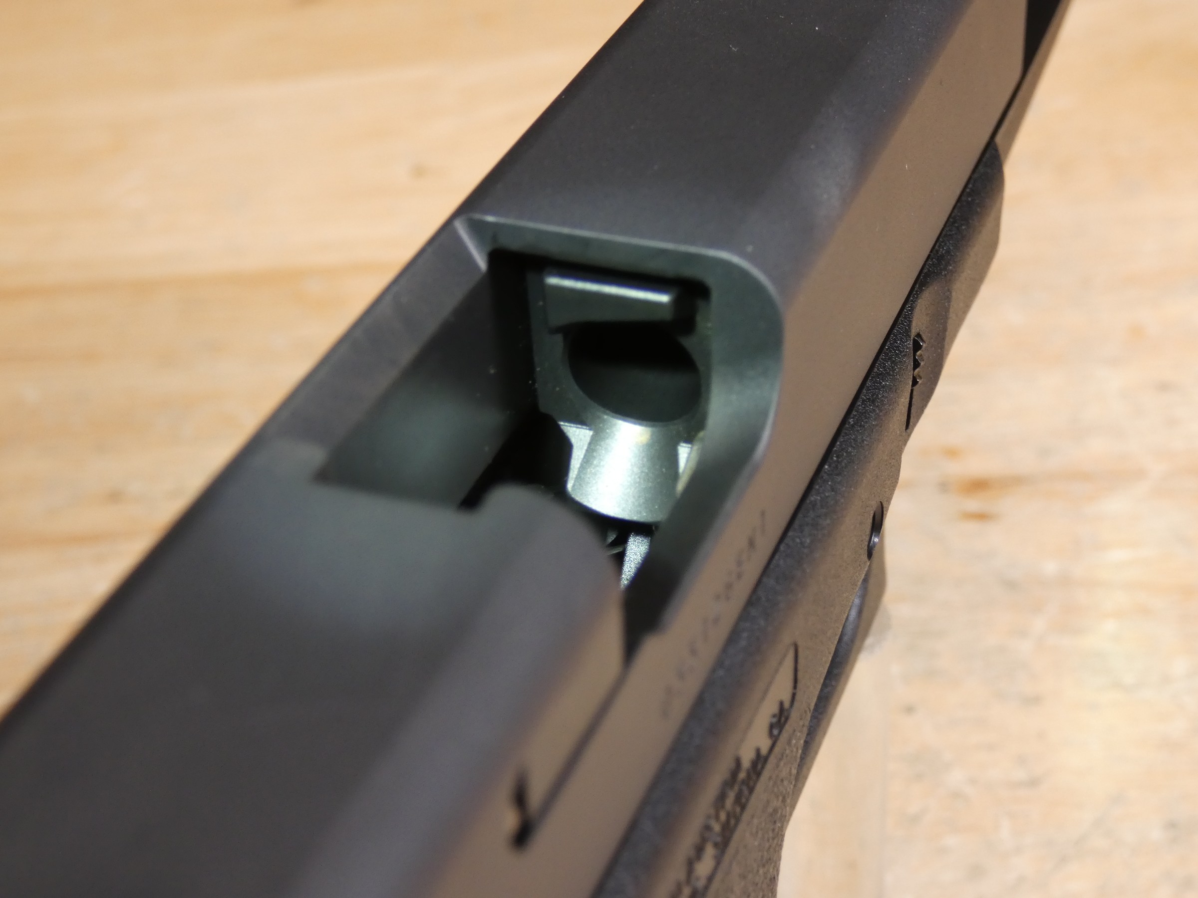 Glock 17 Gen 1 Classic - 9mm - Tupperware Case - New Production - Collector-img-19