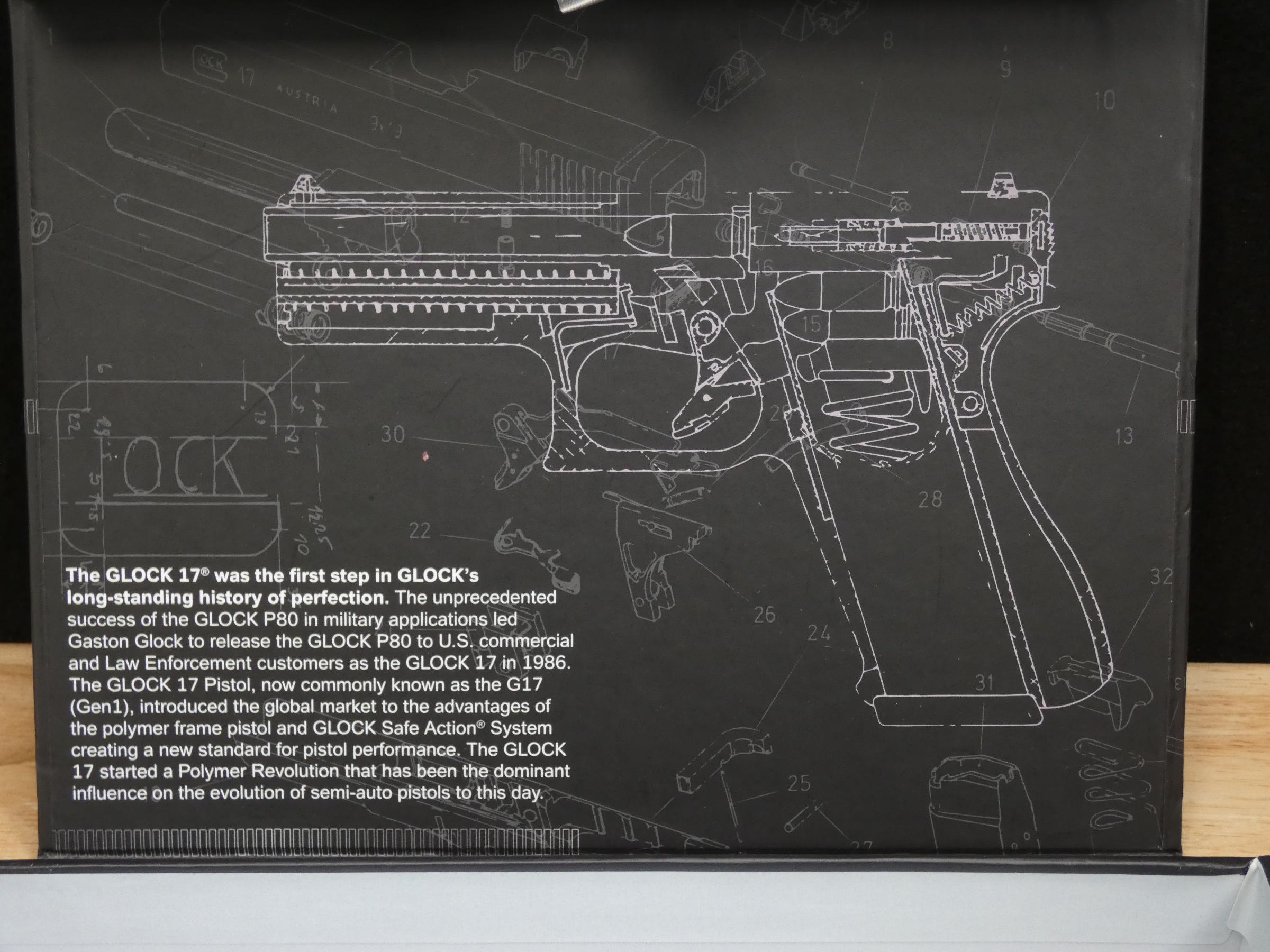 Glock 17 Gen 1 Classic - 9mm - Tupperware Case - New Production - Collector-img-32