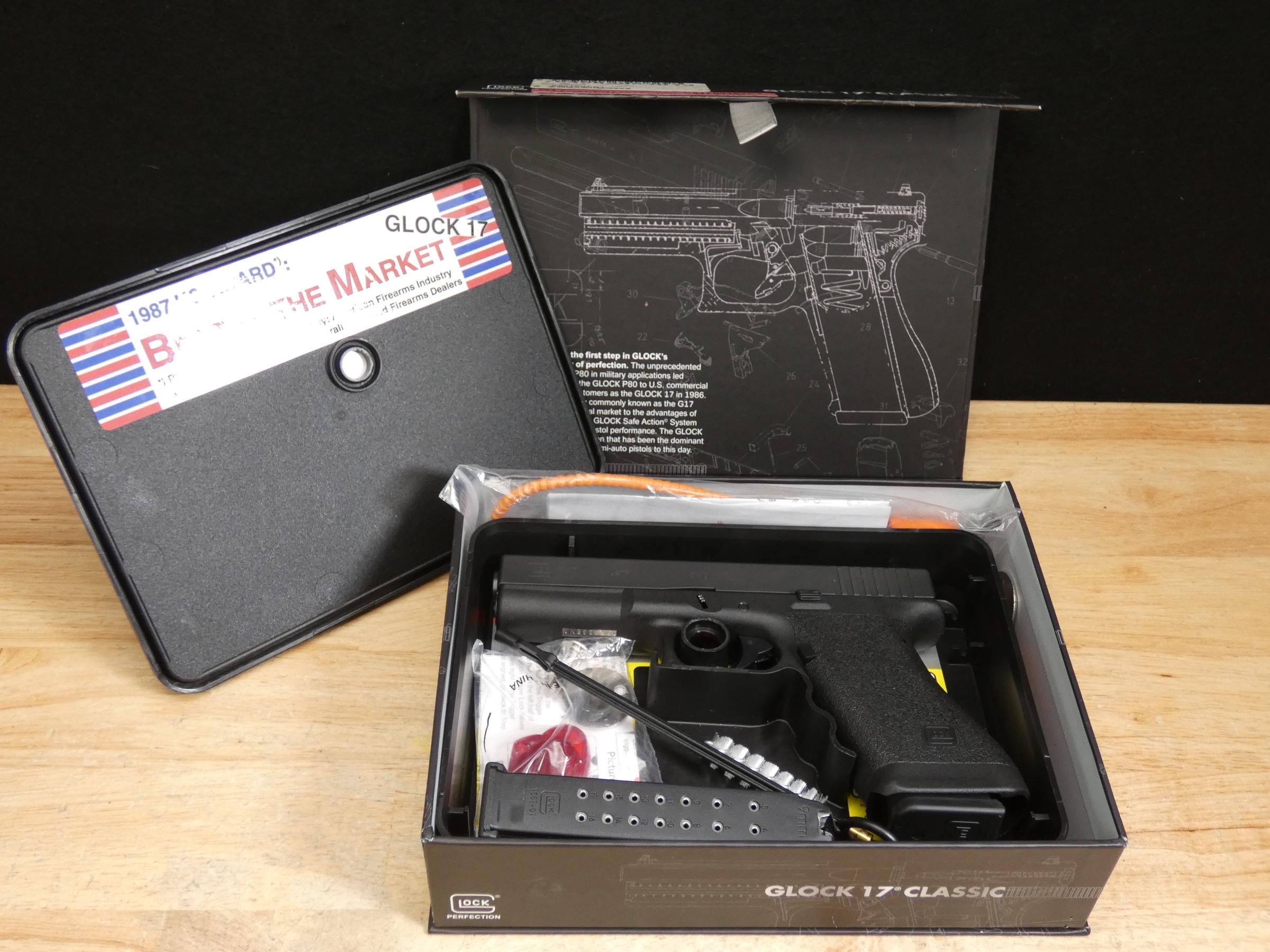 Glock 17 Gen 1 Classic - 9mm - Tupperware Case - New Production - Collector-img-33