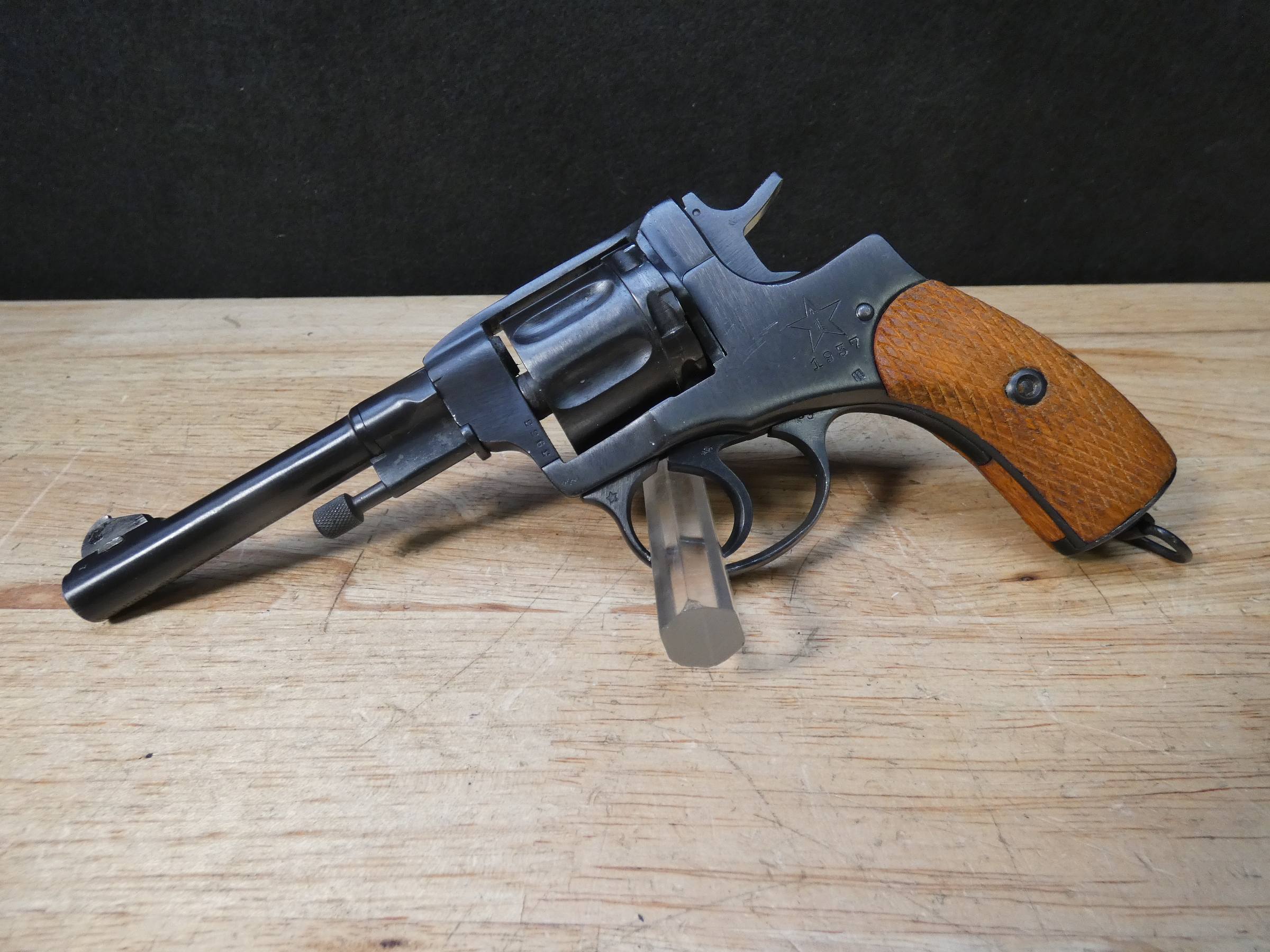 Soviet M1895 Nagant - 7.62 Nagant - w/ Holster - MFG 1937 - Comrade Classic-img-2