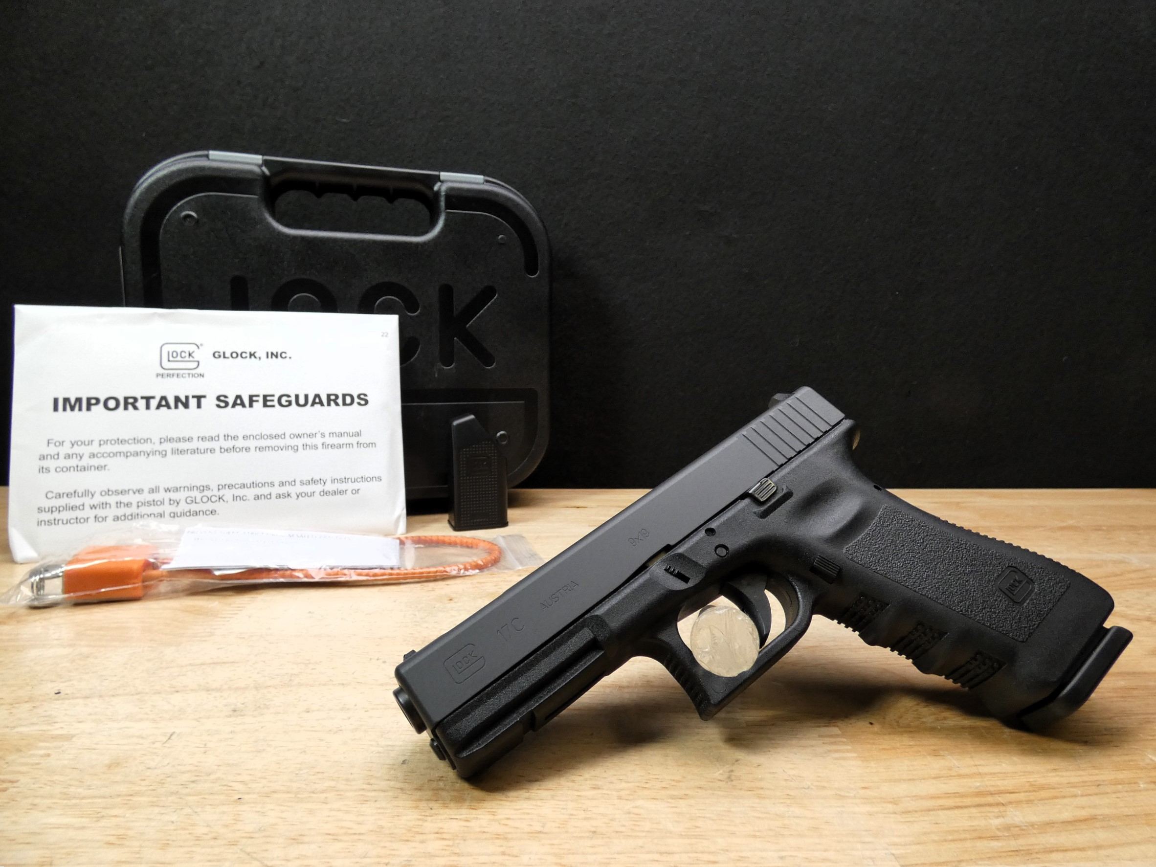 Glock 17C Gen 3 - 9mm - G17C - G17 Gen3 - XLNT w/ OG Case & MORE - C-img-1