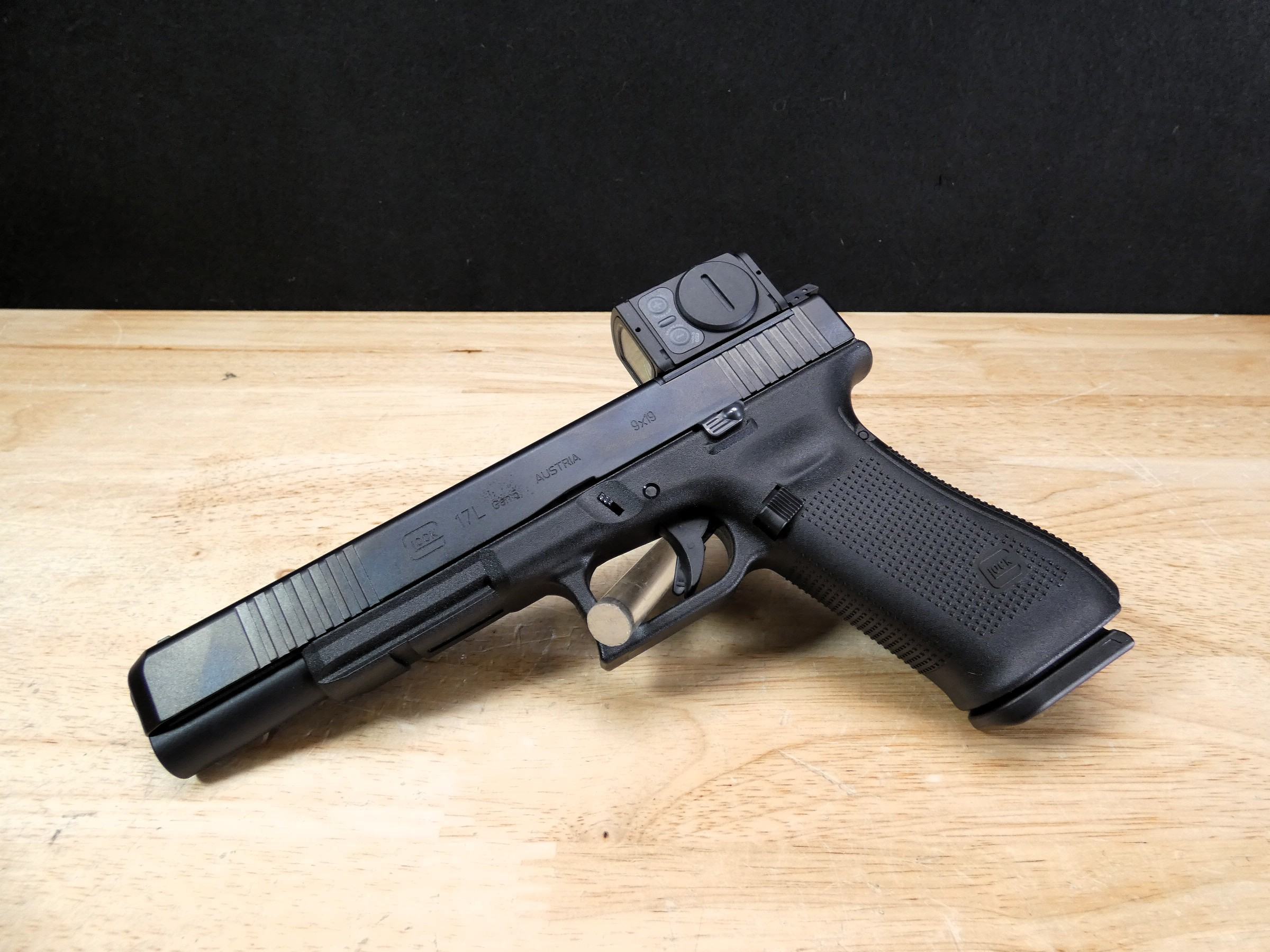 Glock 17L Gen 5 MOS - 9mm - w/ OG Case & Aimpoint Acro P-2 - C-img-2