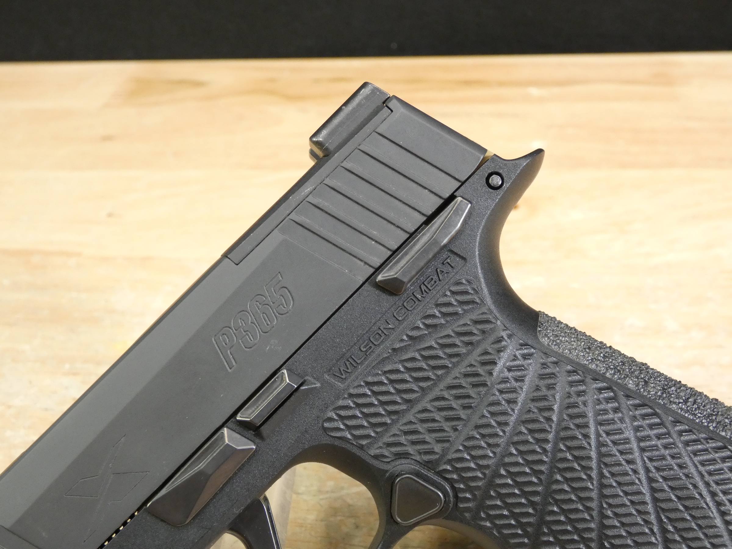 Sig Sauer P365X - 9mm - P365 X w/ Wilson Grip - Optic Ready + Hard Case!-img-4