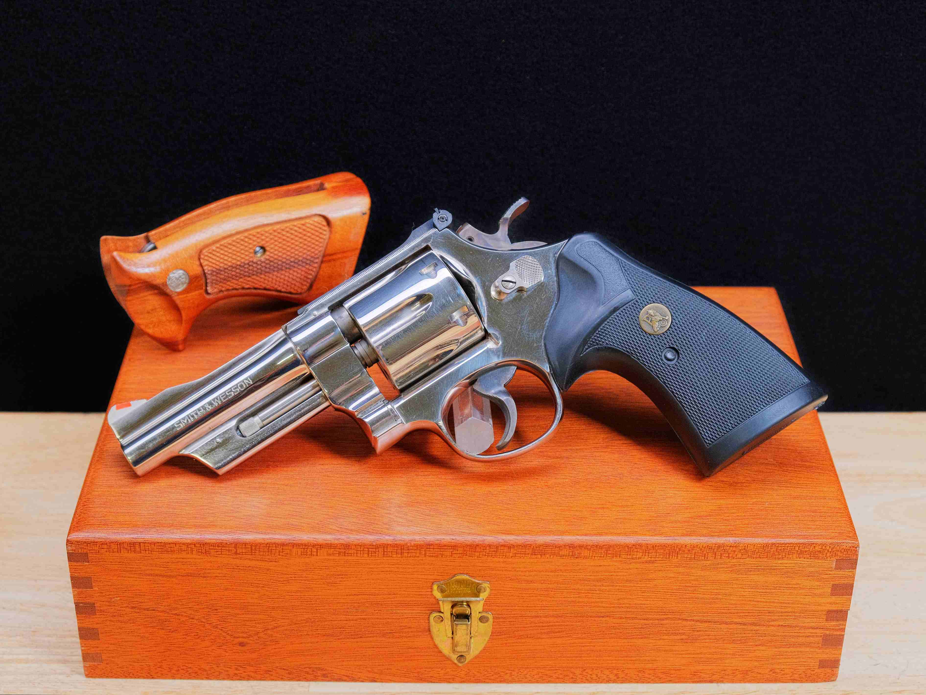 Smith & Wesson Model 27-2 Nickel - .357 Mag - S&W 27 - w/ Wood Case - C-img-1
