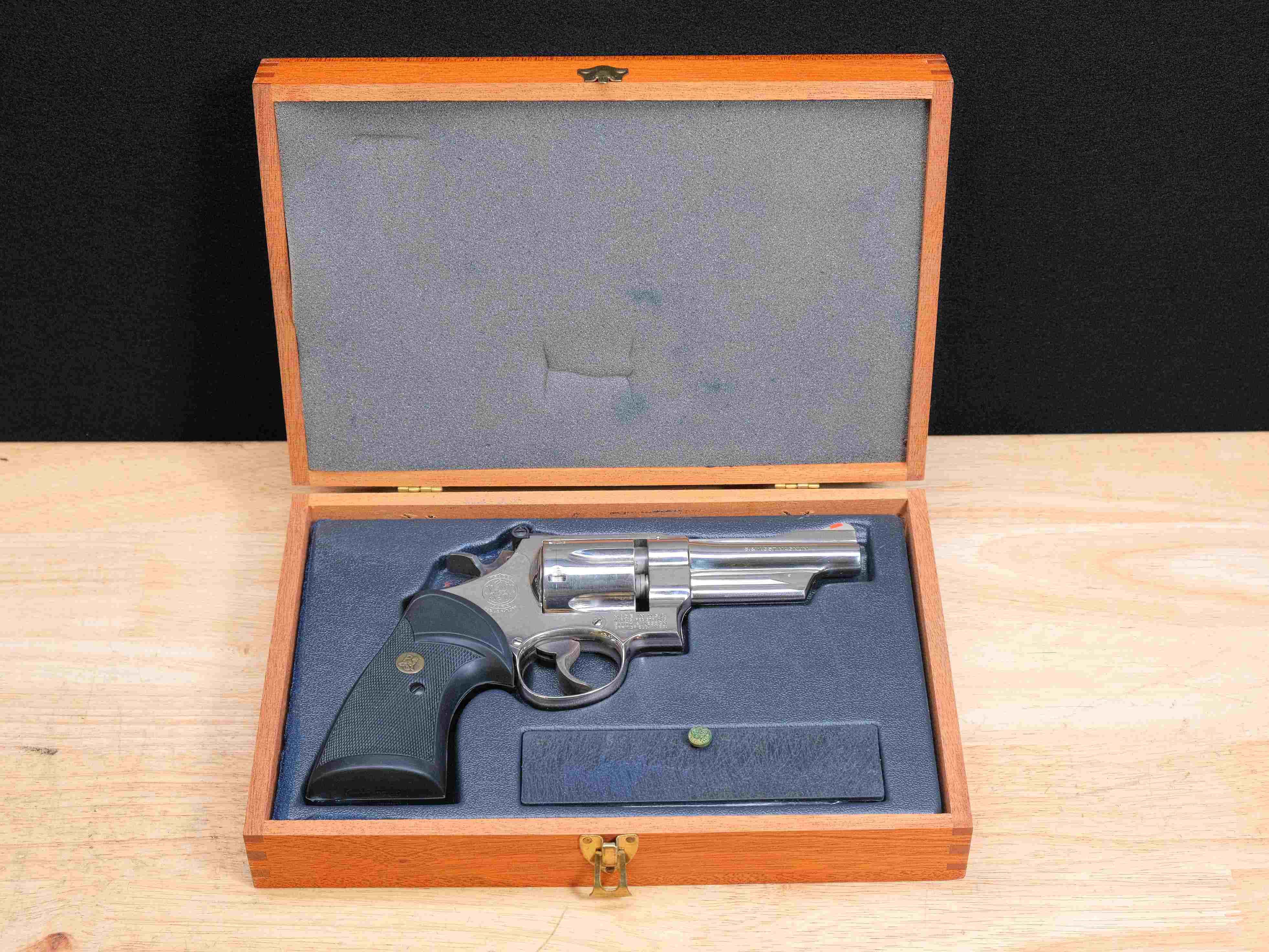 Smith & Wesson Model 27-2 Nickel - .357 Mag - S&W 27 - w/ Wood Case - C-img-41