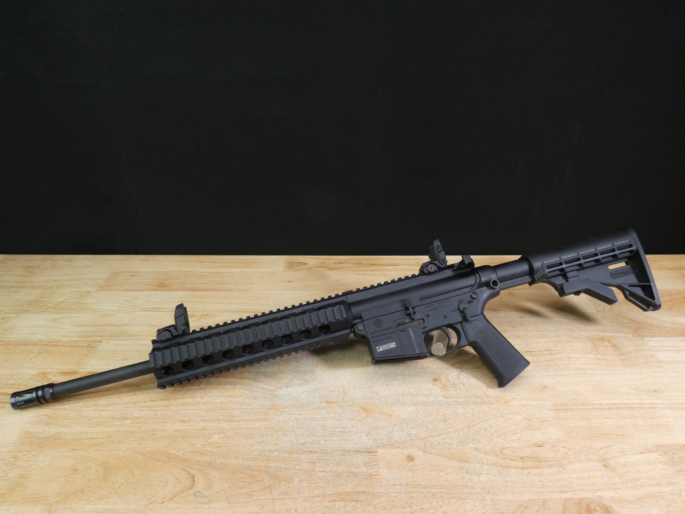 Smith & Wesson M&P15-22 - .22 LR - Threaded BBL - S&W M&P 15 AR Plinker!-img-1