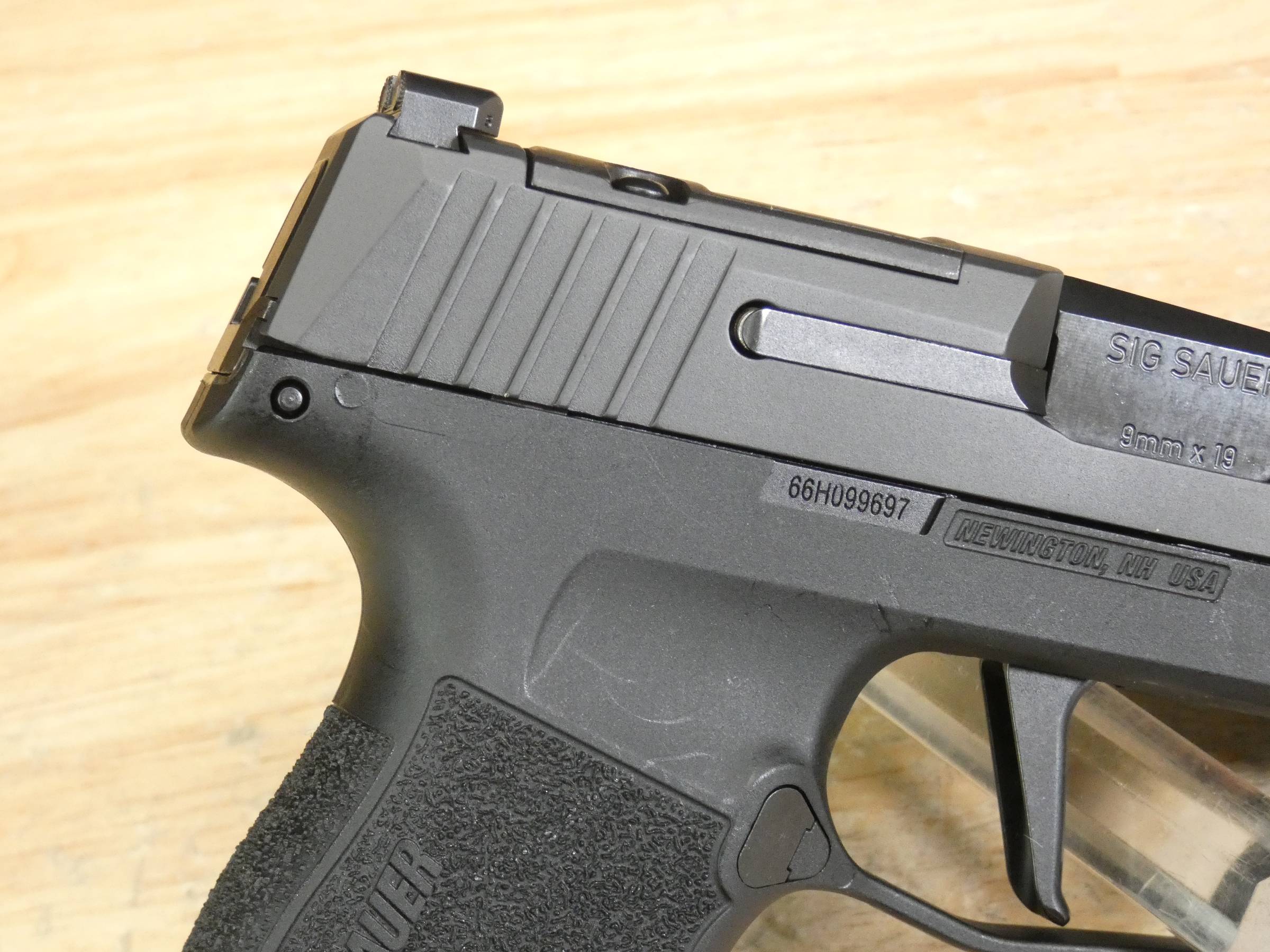 Sig Sauer P365 - 9mm - 365 - CCW EDC - Mag - Hard Case - Optic Ready!-img-8