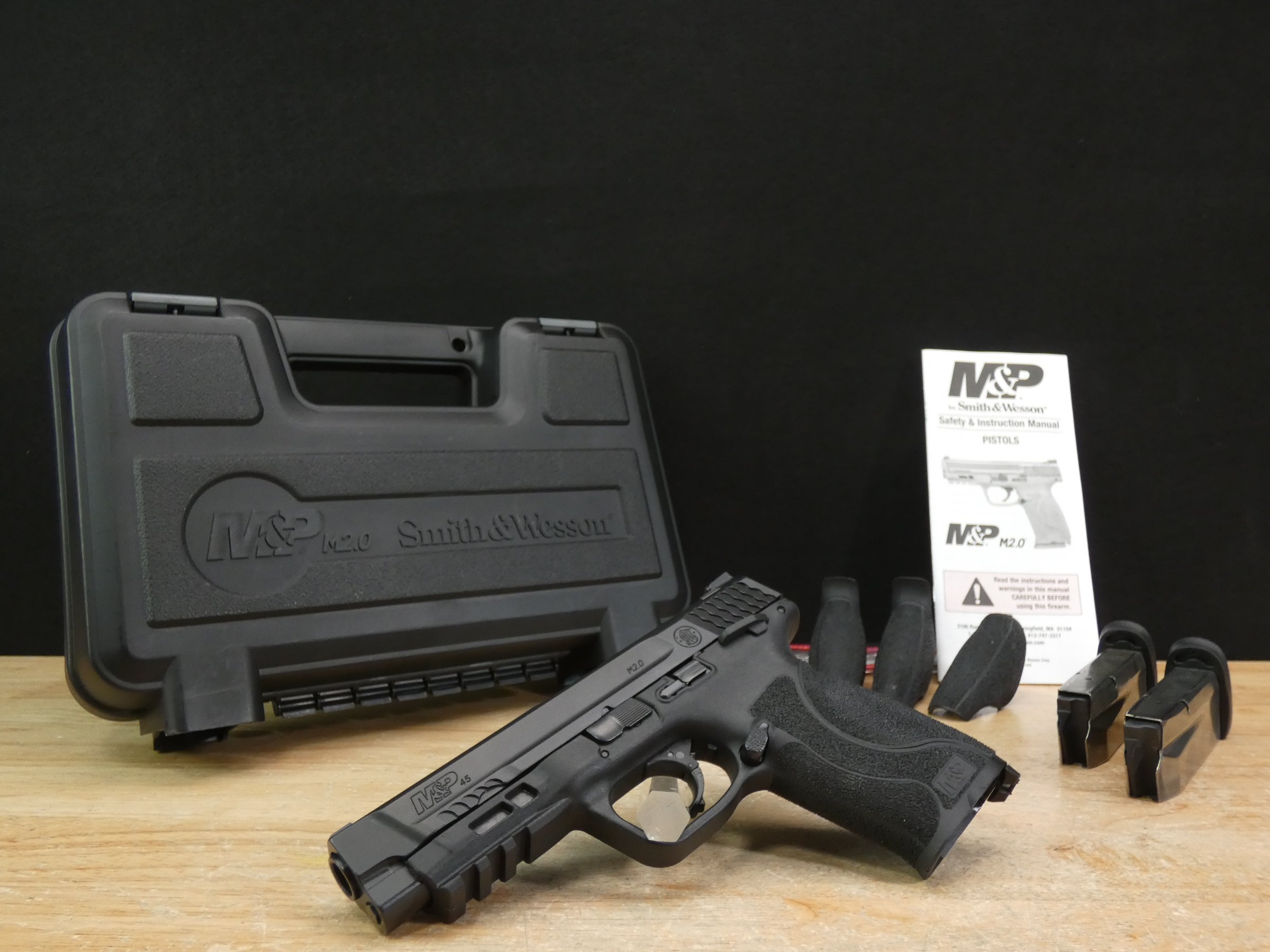 Smith & Wesson M&P45 M2.0 - .45 ACP - S&W M&P 45 - w/ Case & 2 Mags-img-1