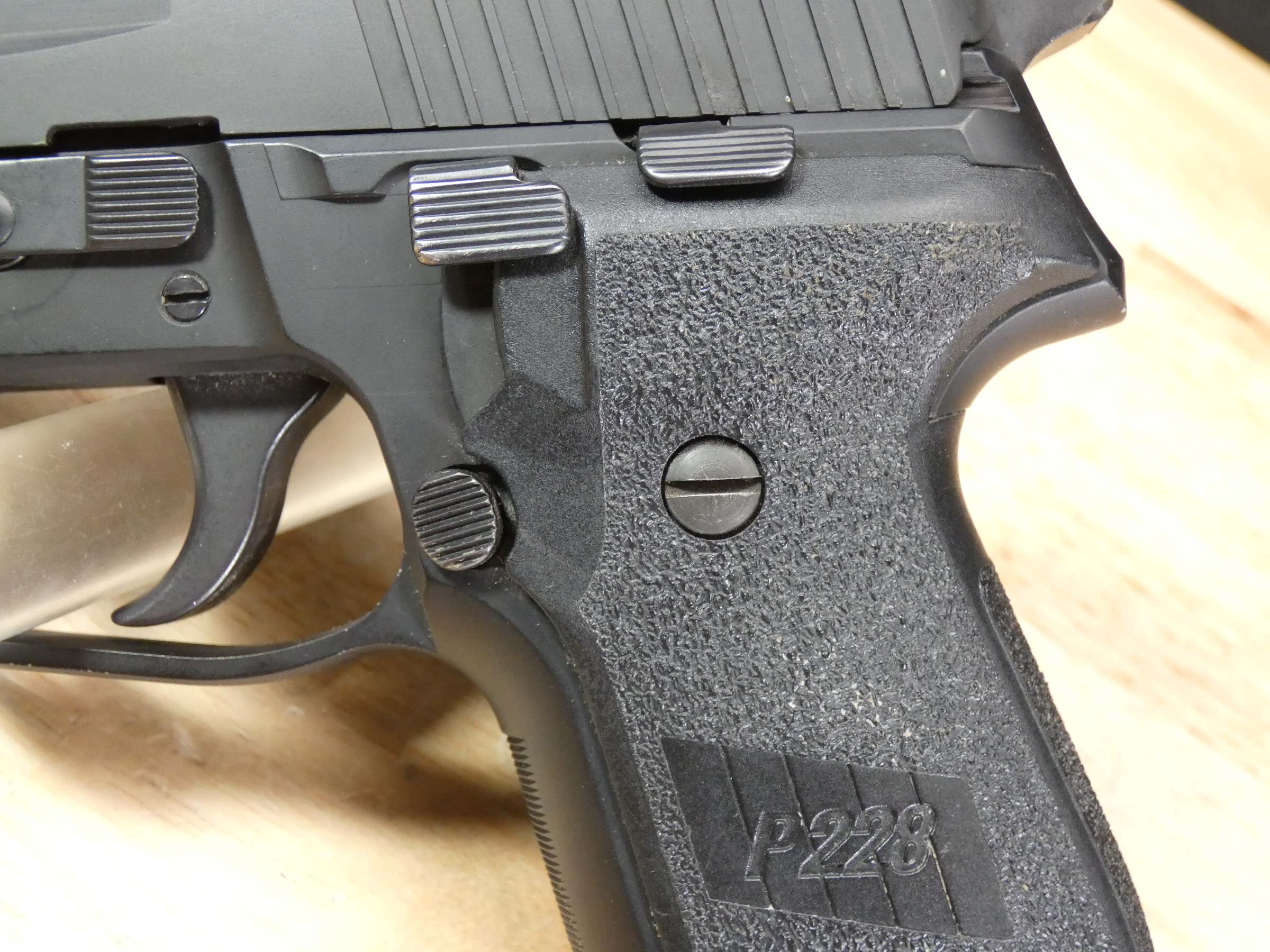 Sig Sauer P228 - 9mm - DA/SA - w/ 2 Mags - MFG 1990 Germany - C-img-7