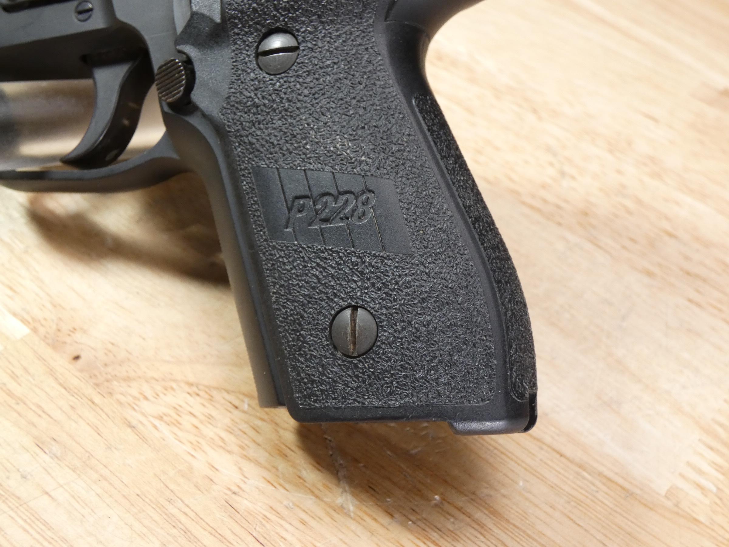 Sig Sauer P228 - 9mm - DA/SA - w/ 2 Mags - MFG 1990 Germany - C-img-9