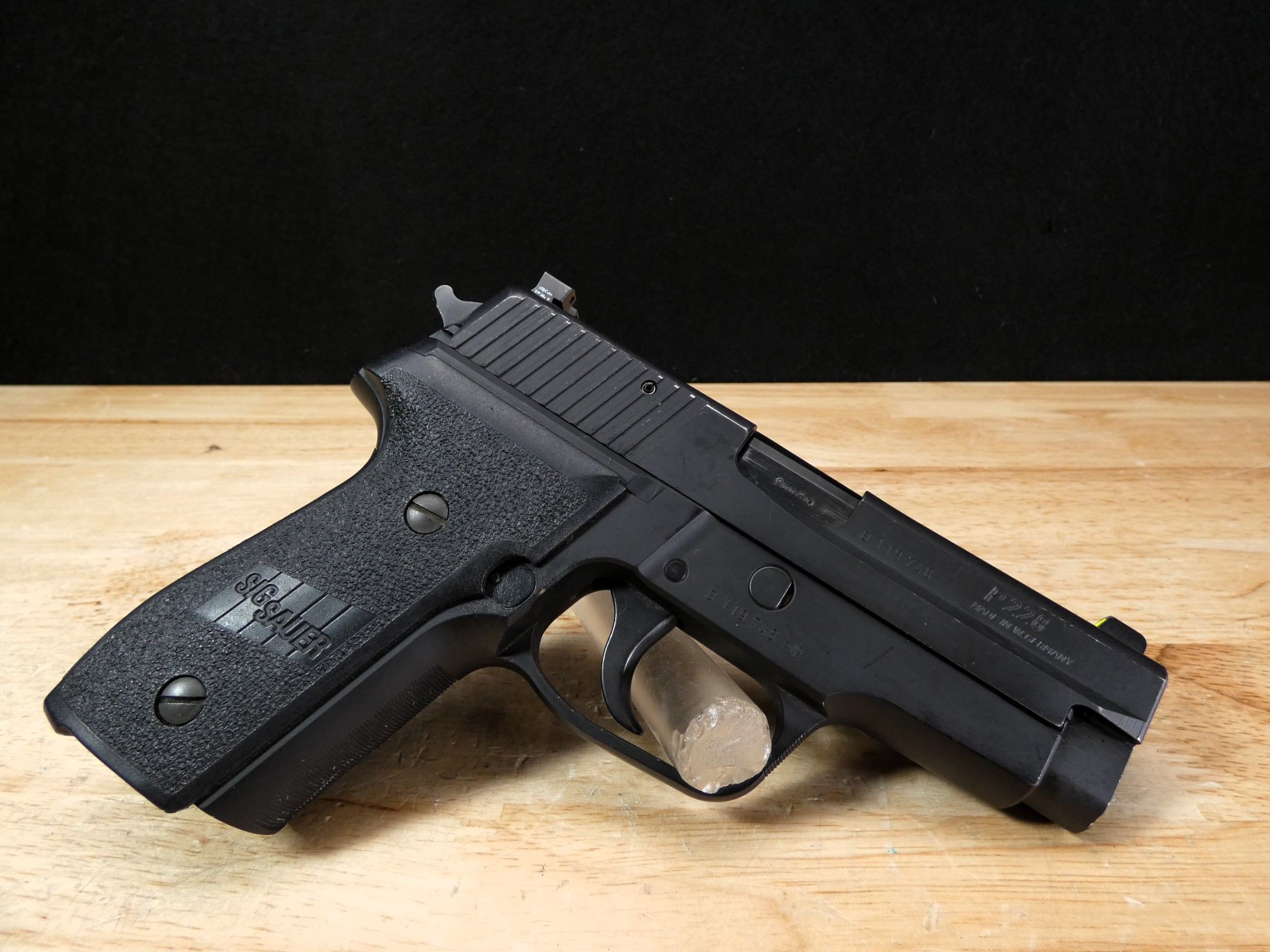 Sig Sauer P228 - 9mm - DA/SA - w/ 2 Mags - MFG 1990 Germany - C-img-14