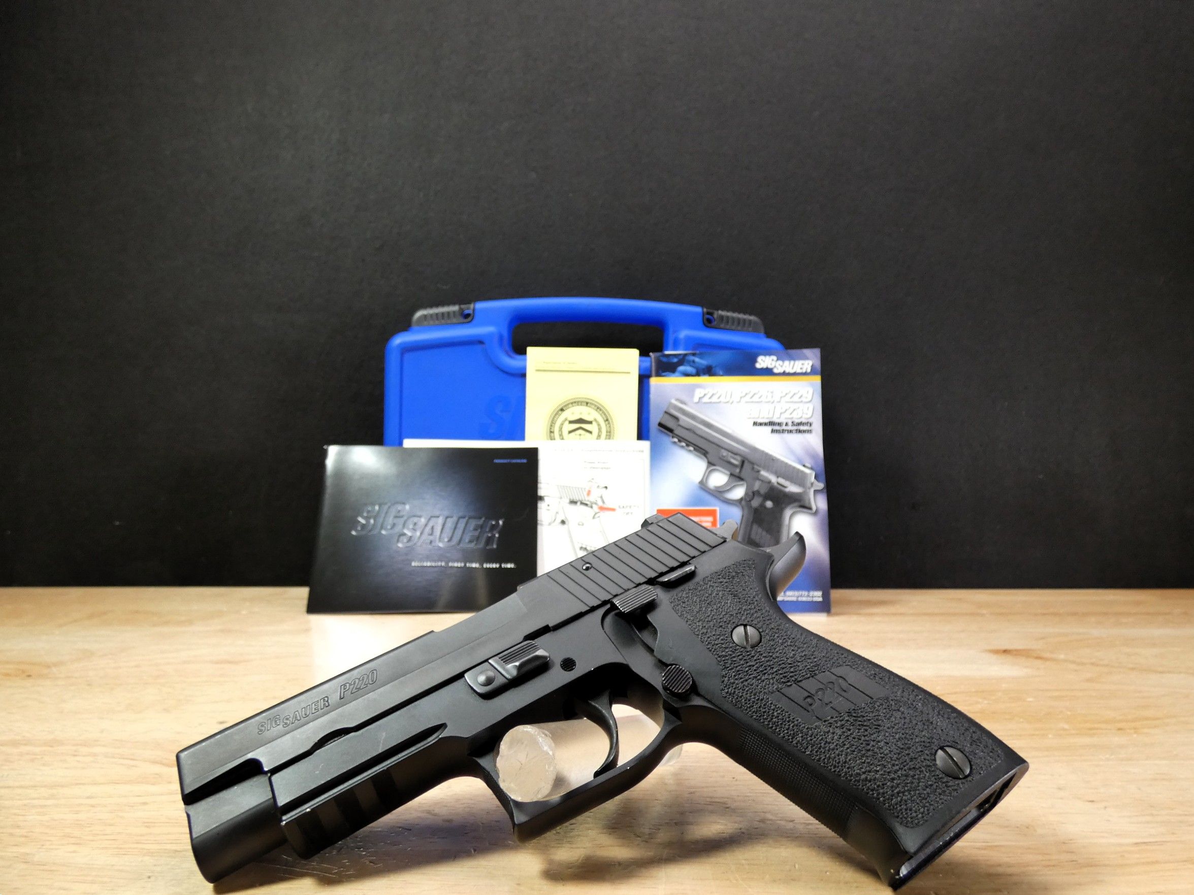 Sig Sauer P220 - .45 ACP - P220R - DA/SA - MFG 2007 - w/ 3 Mags - C-img-1