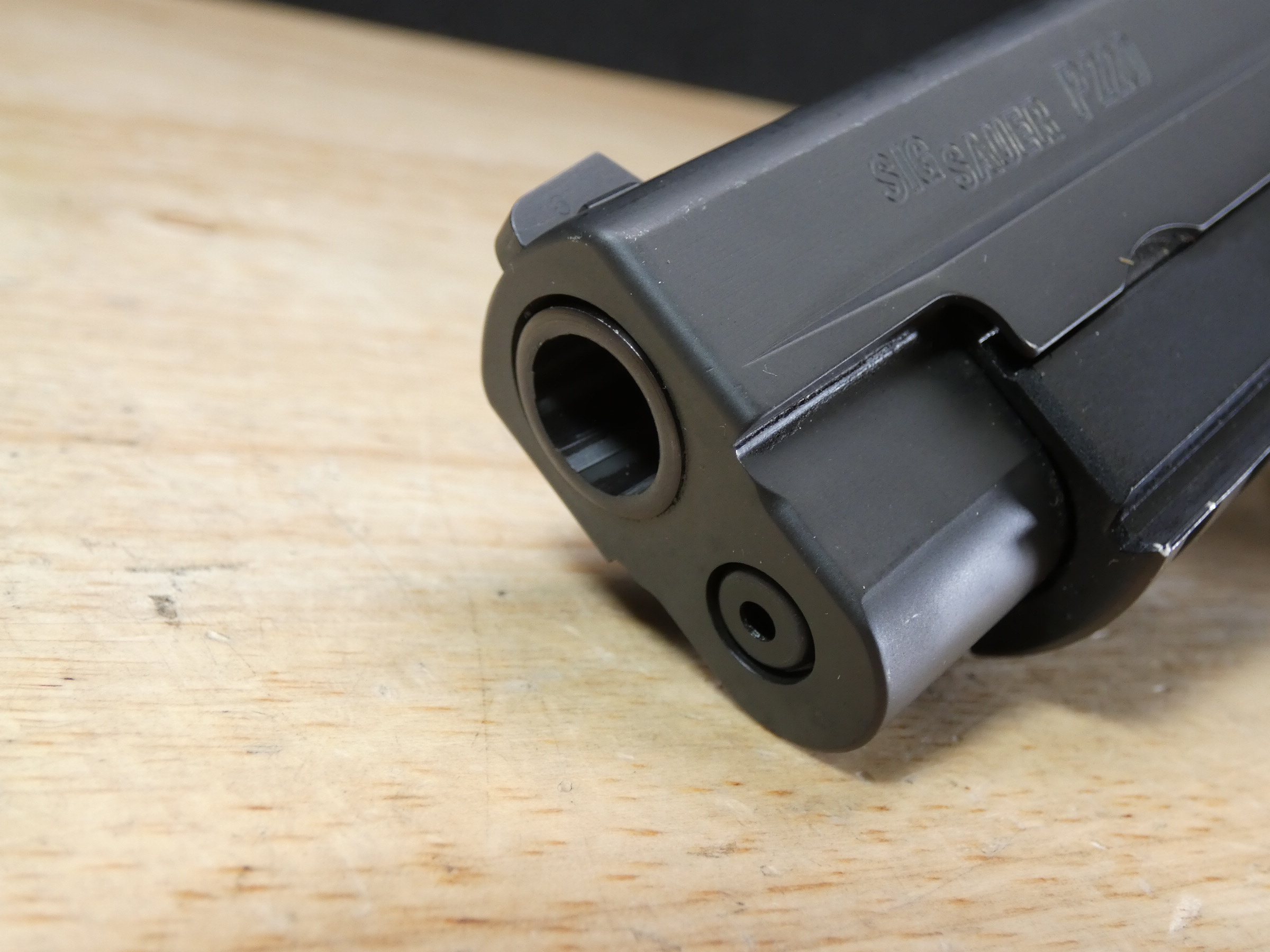 Sig Sauer P220 - .45 ACP - P220R - DA/SA - MFG 2007 - w/ 3 Mags - C-img-3