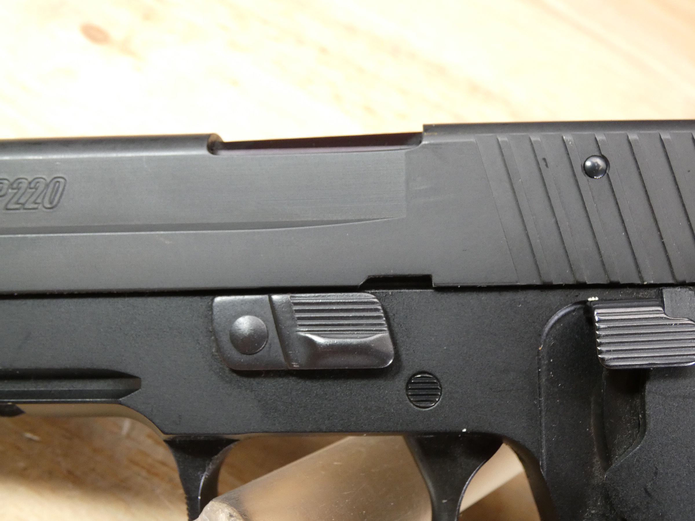Sig Sauer P220 - .45 ACP - P220R - DA/SA - MFG 2007 - w/ 3 Mags - C-img-5