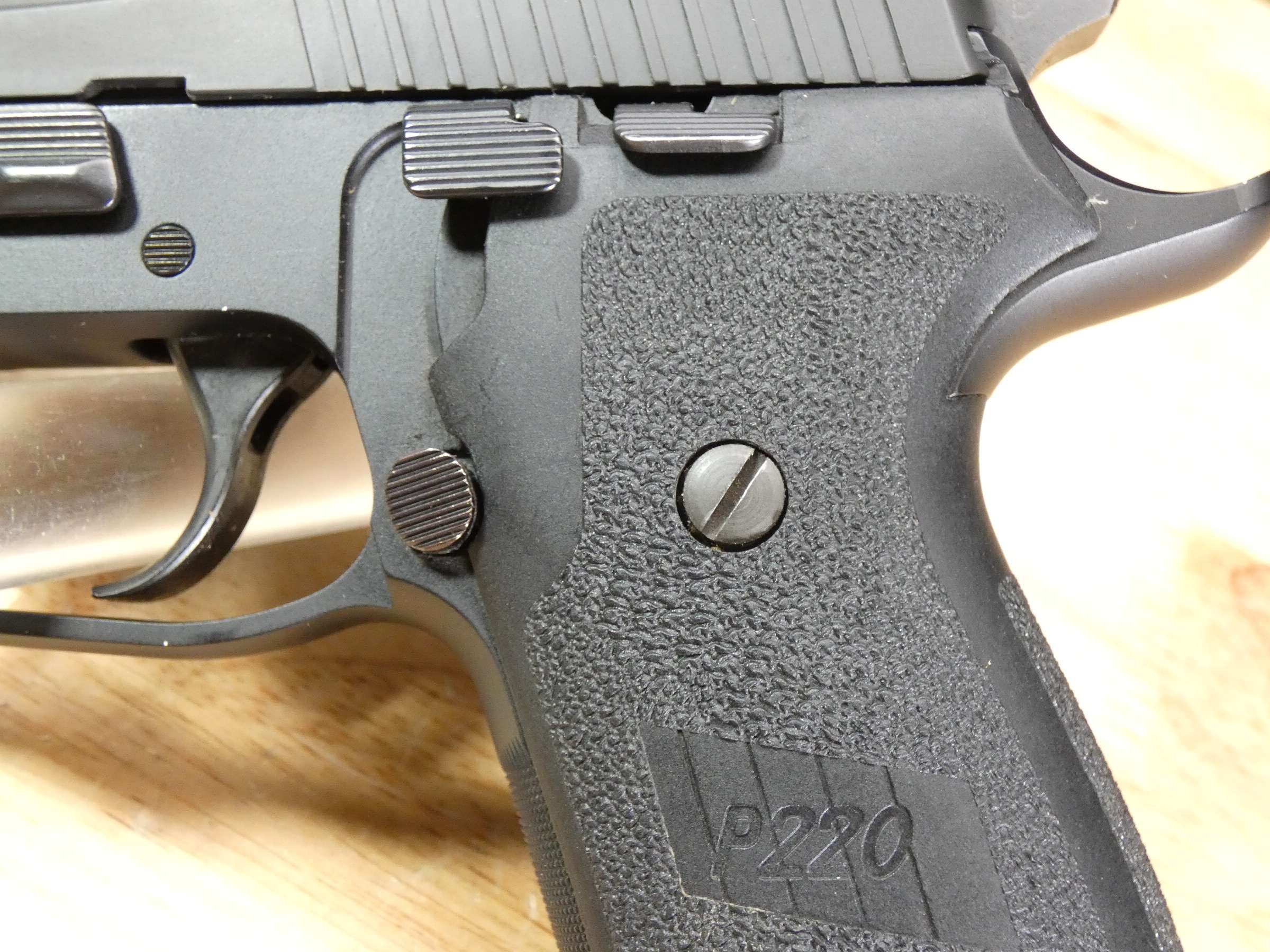 Sig Sauer P220 - .45 ACP - P220R - DA/SA - MFG 2007 - w/ 3 Mags - C-img-7
