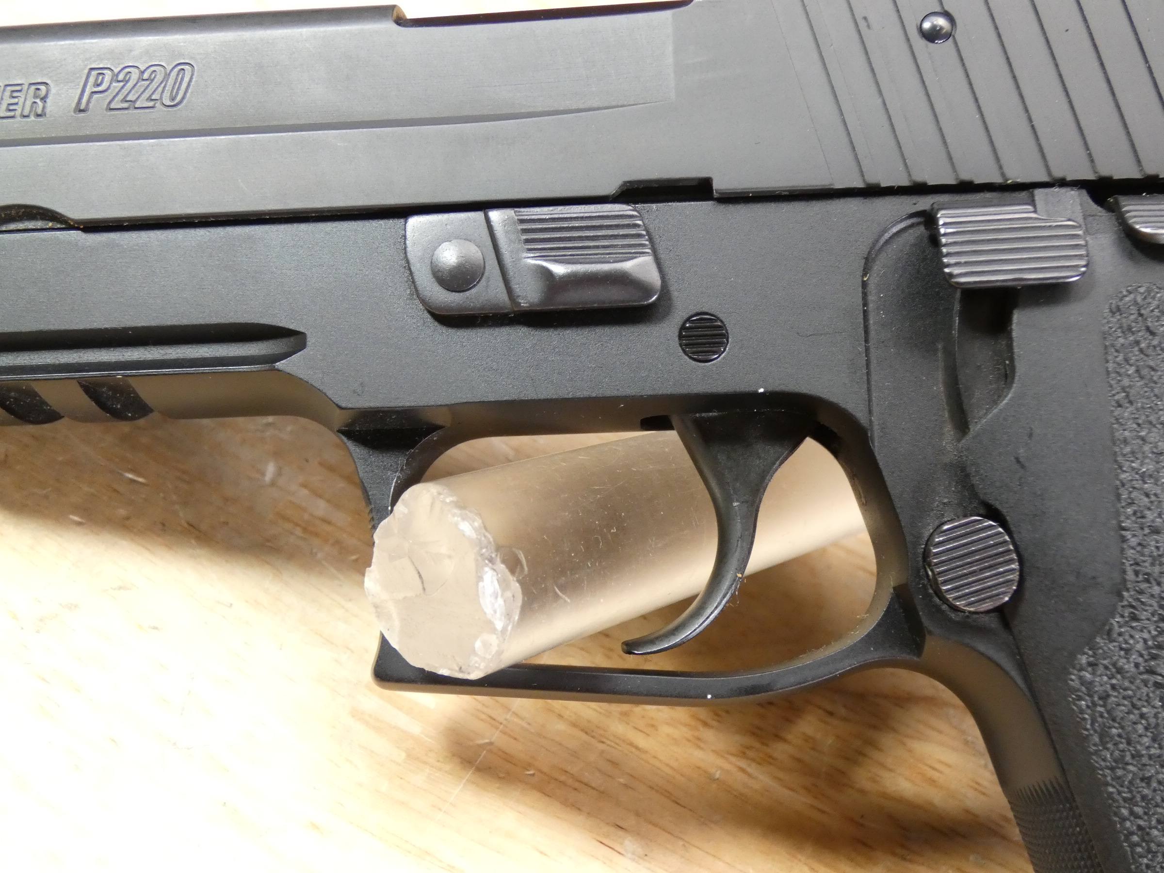 Sig Sauer P220 - .45 ACP - P220R - DA/SA - MFG 2007 - w/ 3 Mags - C-img-8