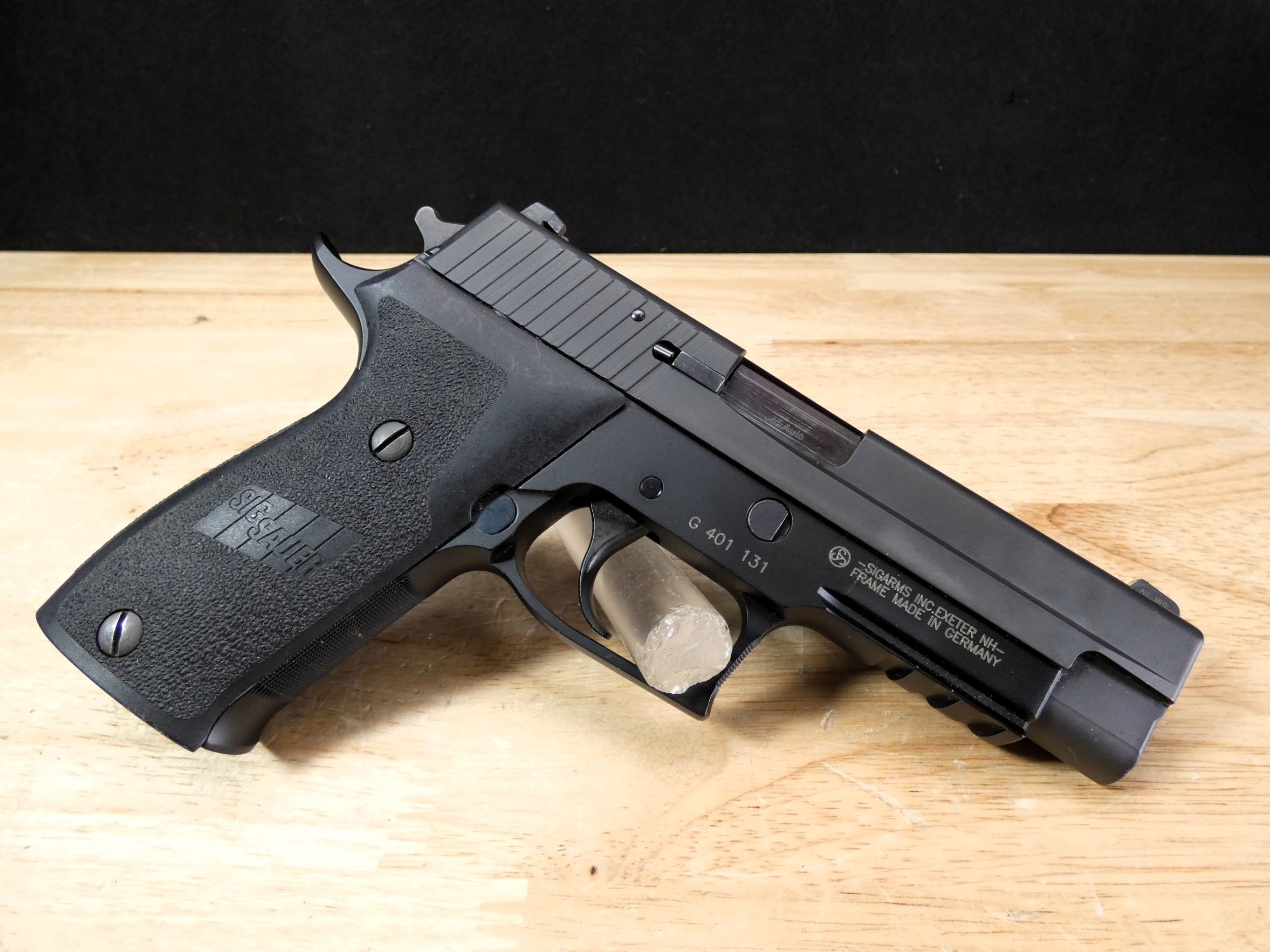 Sig Sauer P220 - .45 ACP - P220R - DA/SA - MFG 2007 - w/ 3 Mags - C-img-14
