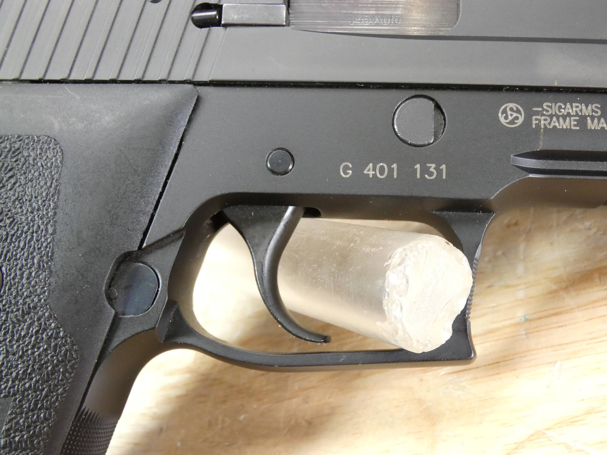 Sig Sauer P220 - .45 ACP - P220R - DA/SA - MFG 2007 - w/ 3 Mags - C-img-16