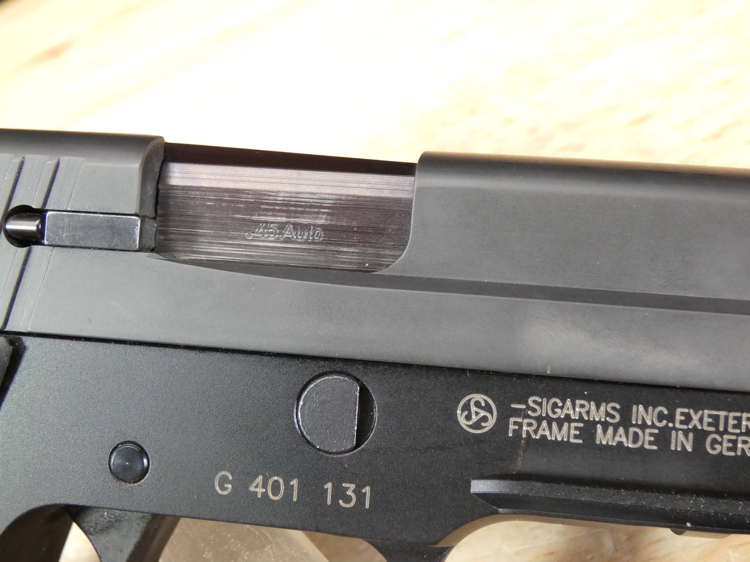 Sig Sauer P220 - .45 ACP - P220R - DA/SA - MFG 2007 - w/ 3 Mags - C-img-18