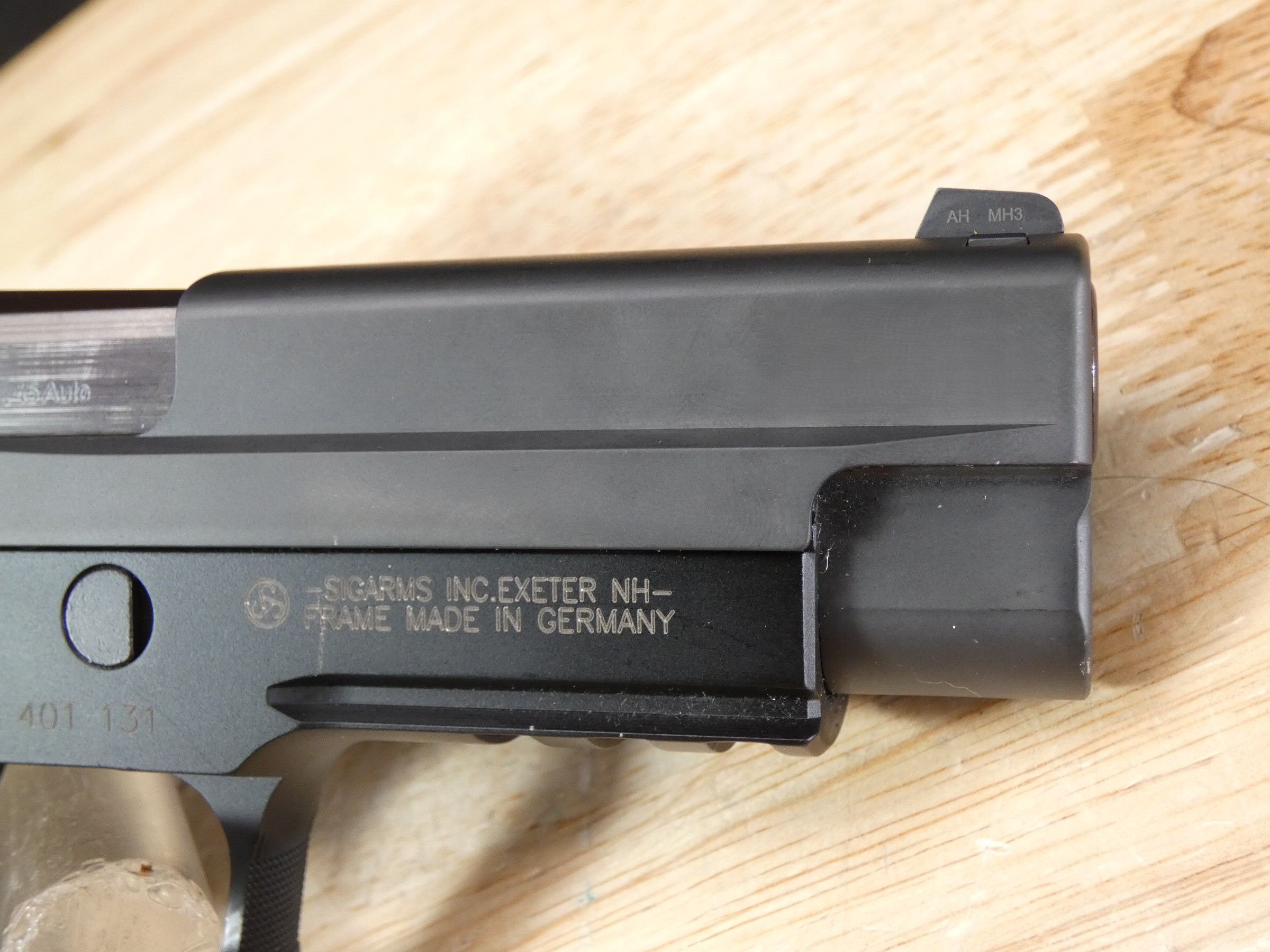 Sig Sauer P220 - .45 ACP - P220R - DA/SA - MFG 2007 - w/ 3 Mags - C-img-19