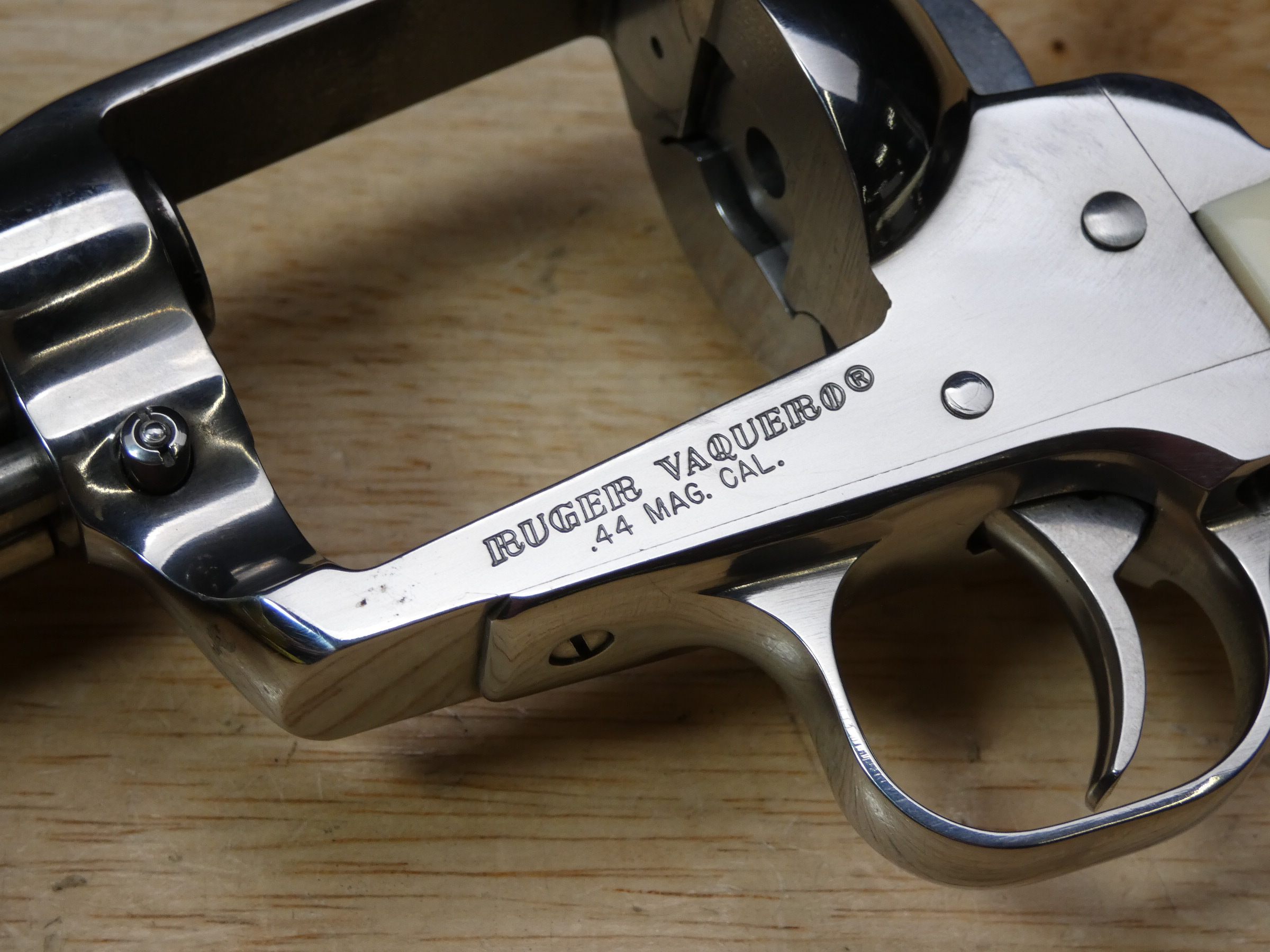 CLEAN Ruger Vaquero Stainless 3 Gun Set - .44 Mag - MFG 1998 - Bisley - C-img-24