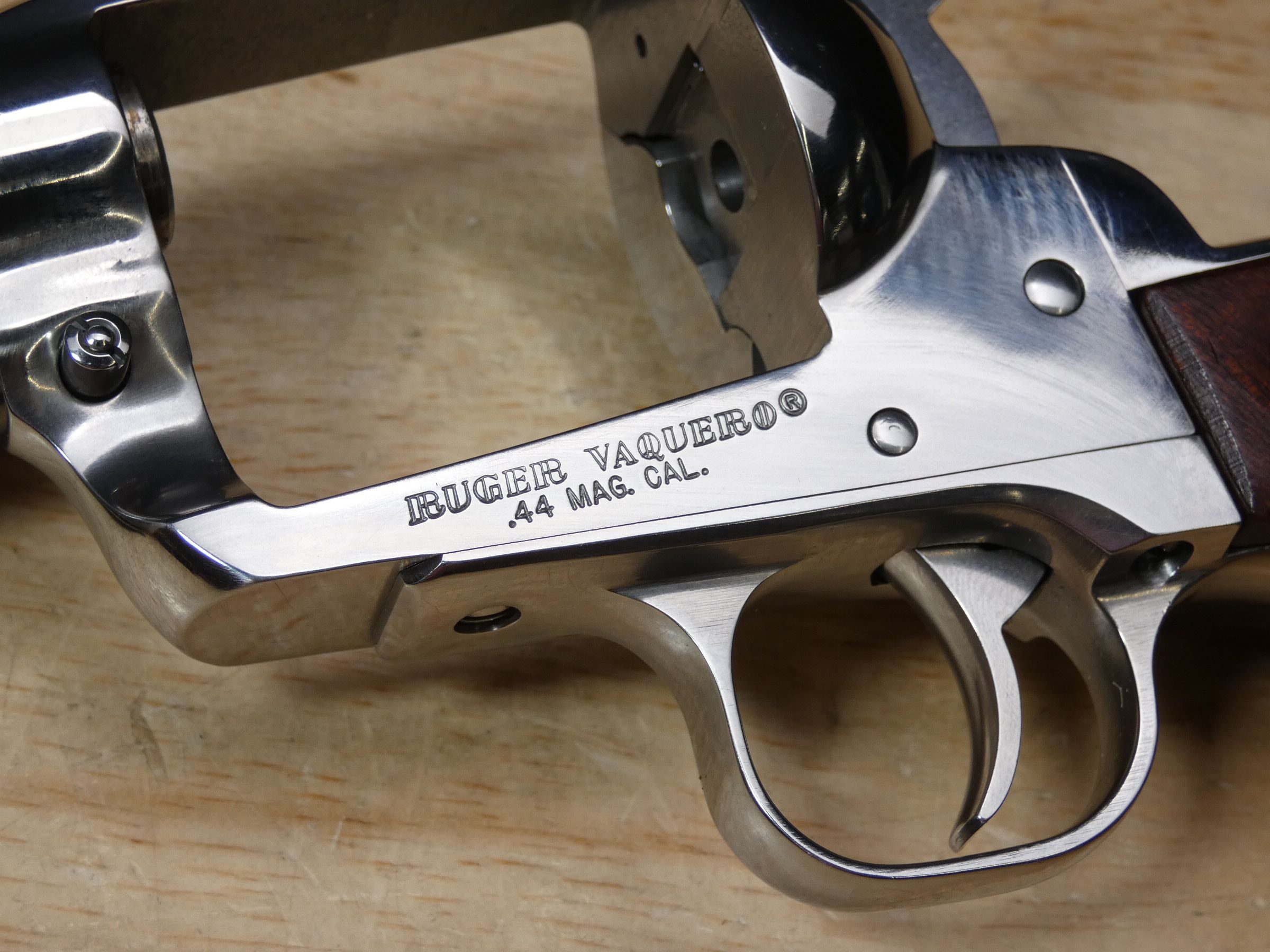 CLEAN Ruger Vaquero Stainless 3 Gun Set - .44 Mag - MFG 1998 - Bisley - C-img-45
