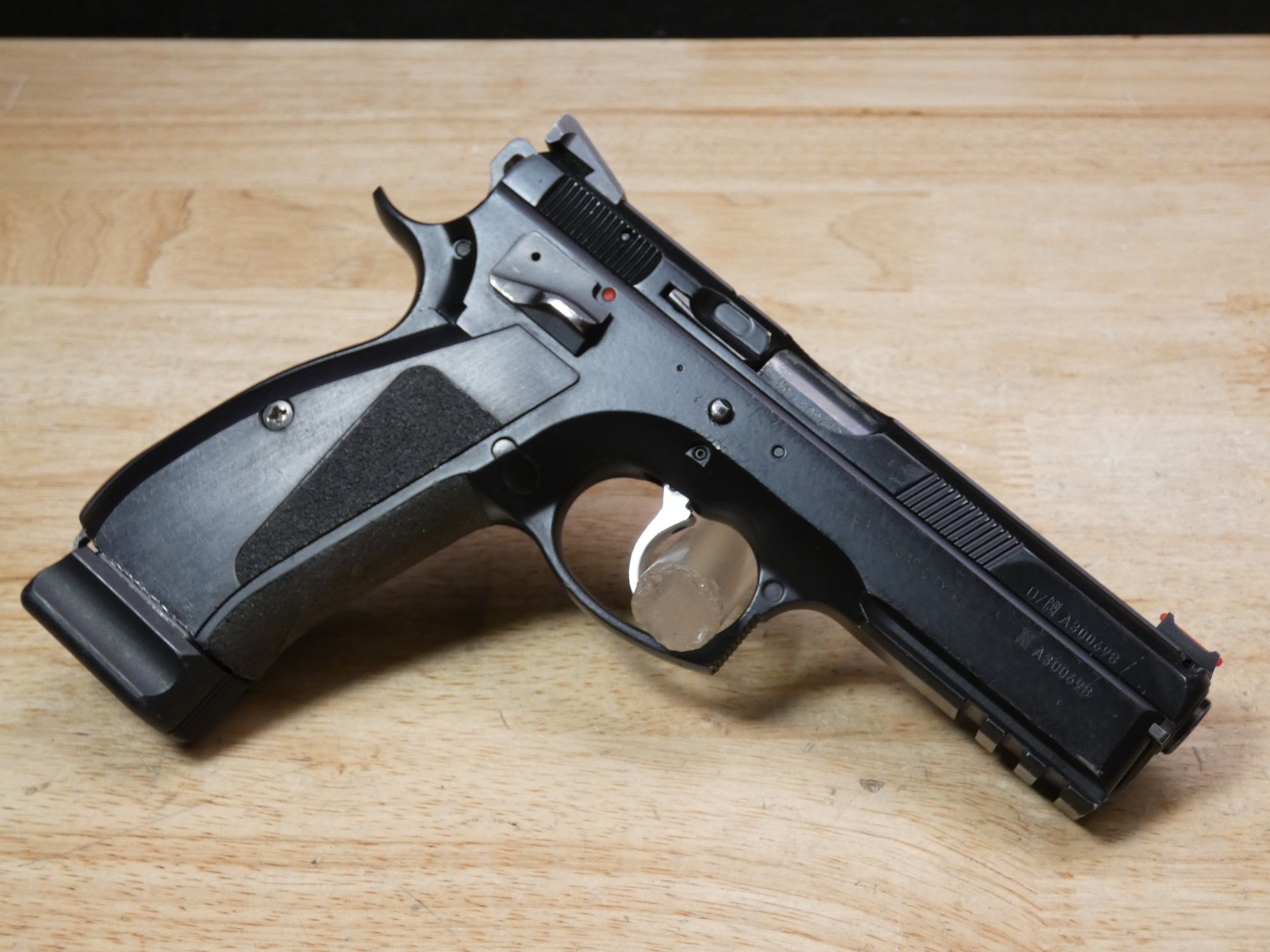 CZ 75 SP-01 - 9mm - CZ75 SP01 w/ 5 Mags - MFG 2007 - DA/SA - C-img-10