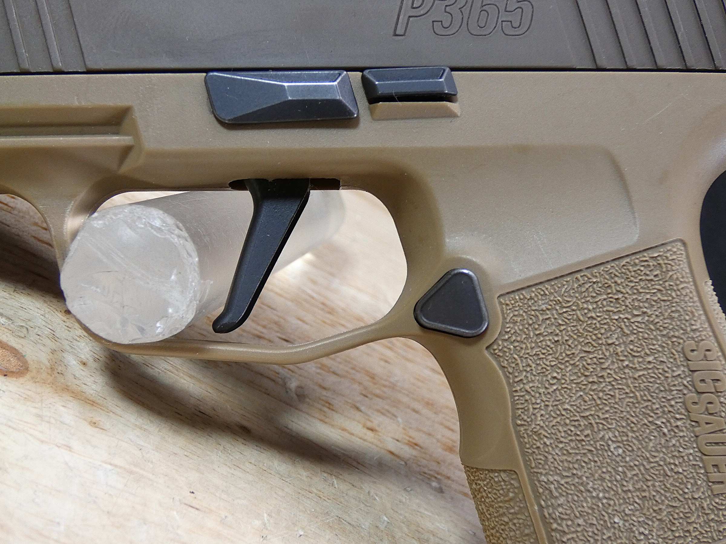 Sig Sauer P365 FDE - 9mm - Coyote - w/ Hard Case & Extras! - C-img-7