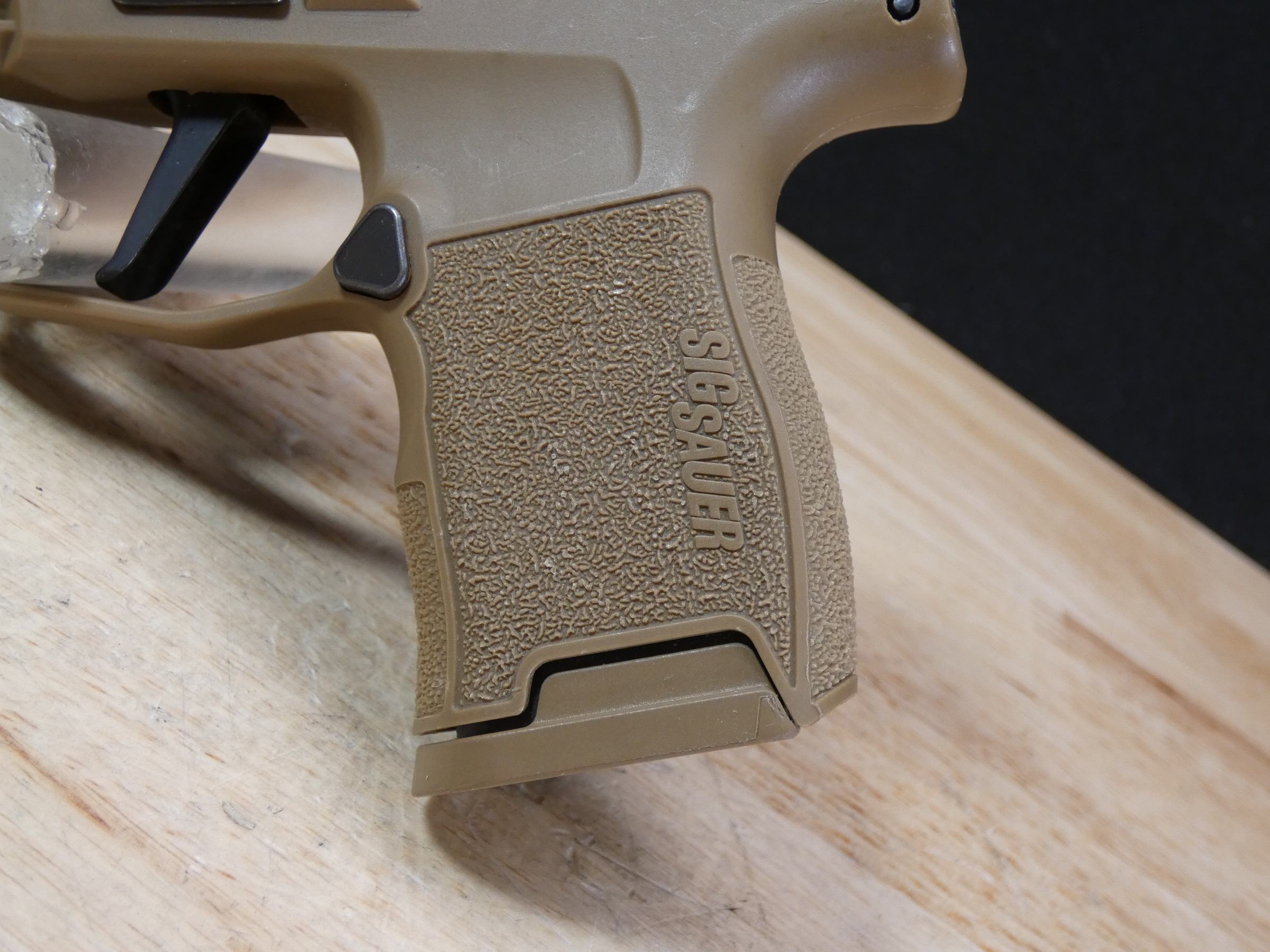 Sig Sauer P365 FDE - 9mm - Coyote - w/ Hard Case & Extras! - C-img-8