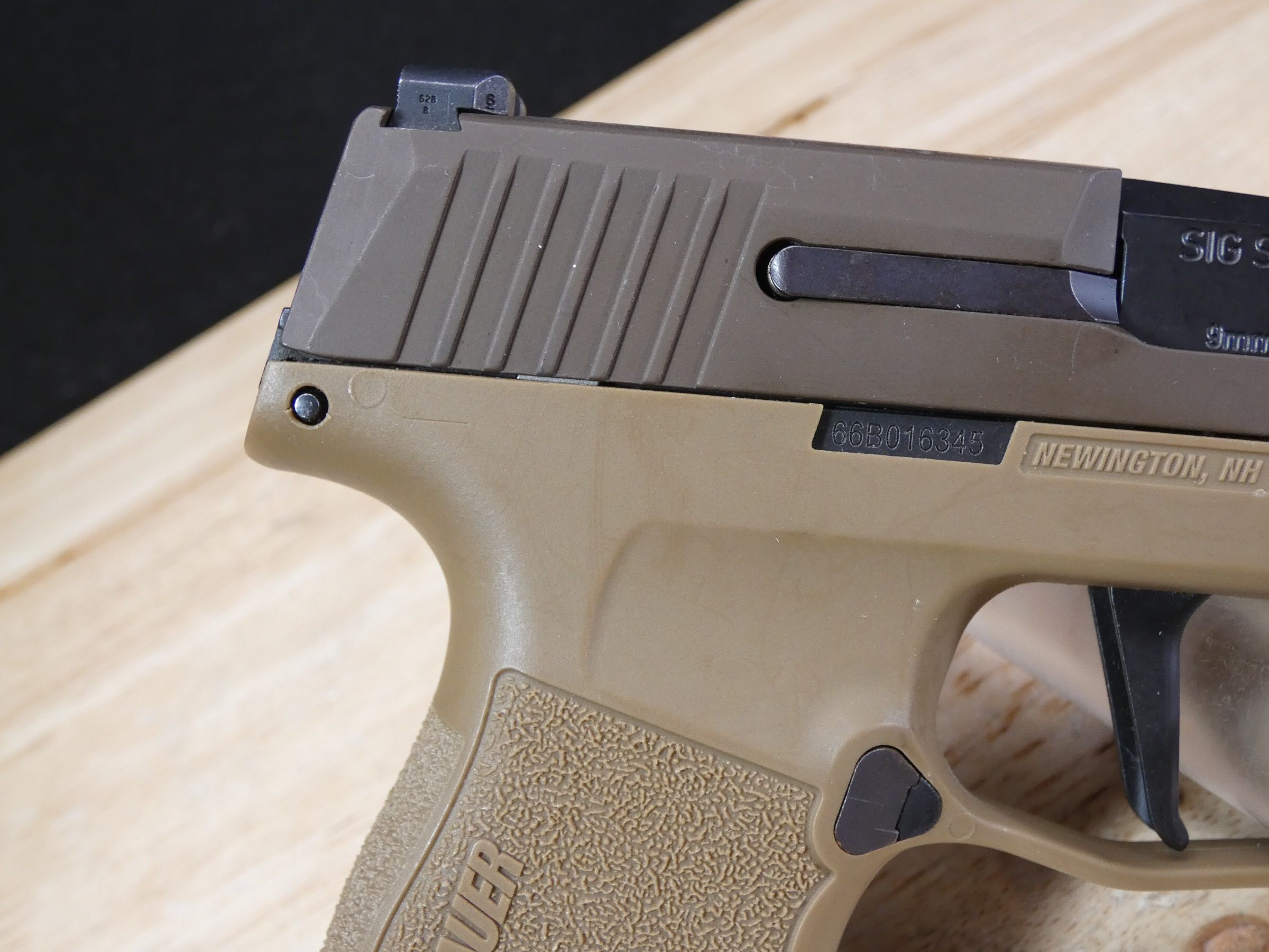 Sig Sauer P365 FDE - 9mm - Coyote - w/ Hard Case & Extras! - C-img-13