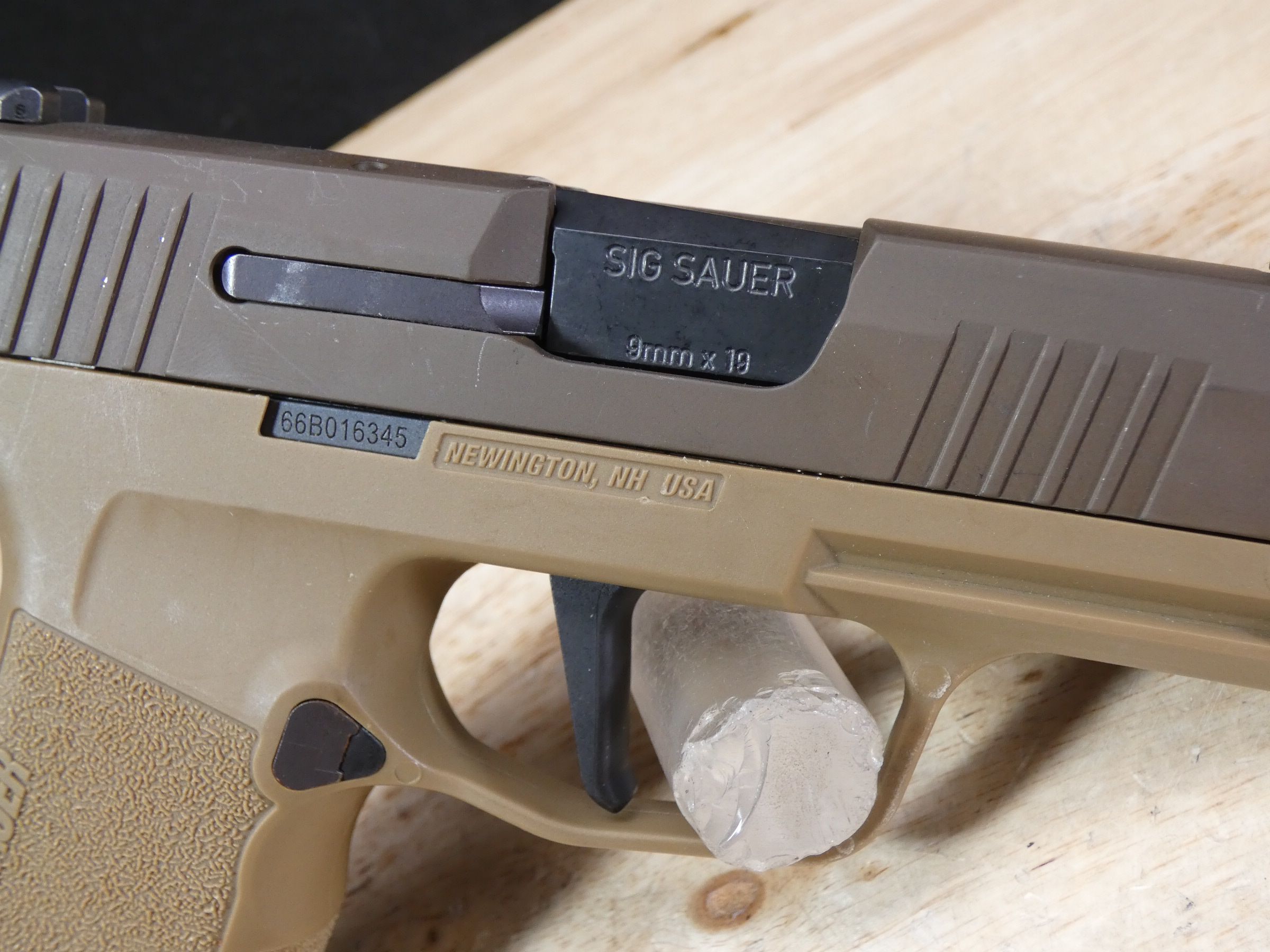 Sig Sauer P365 FDE - 9mm - Coyote - w/ Hard Case & Extras! - C-img-14