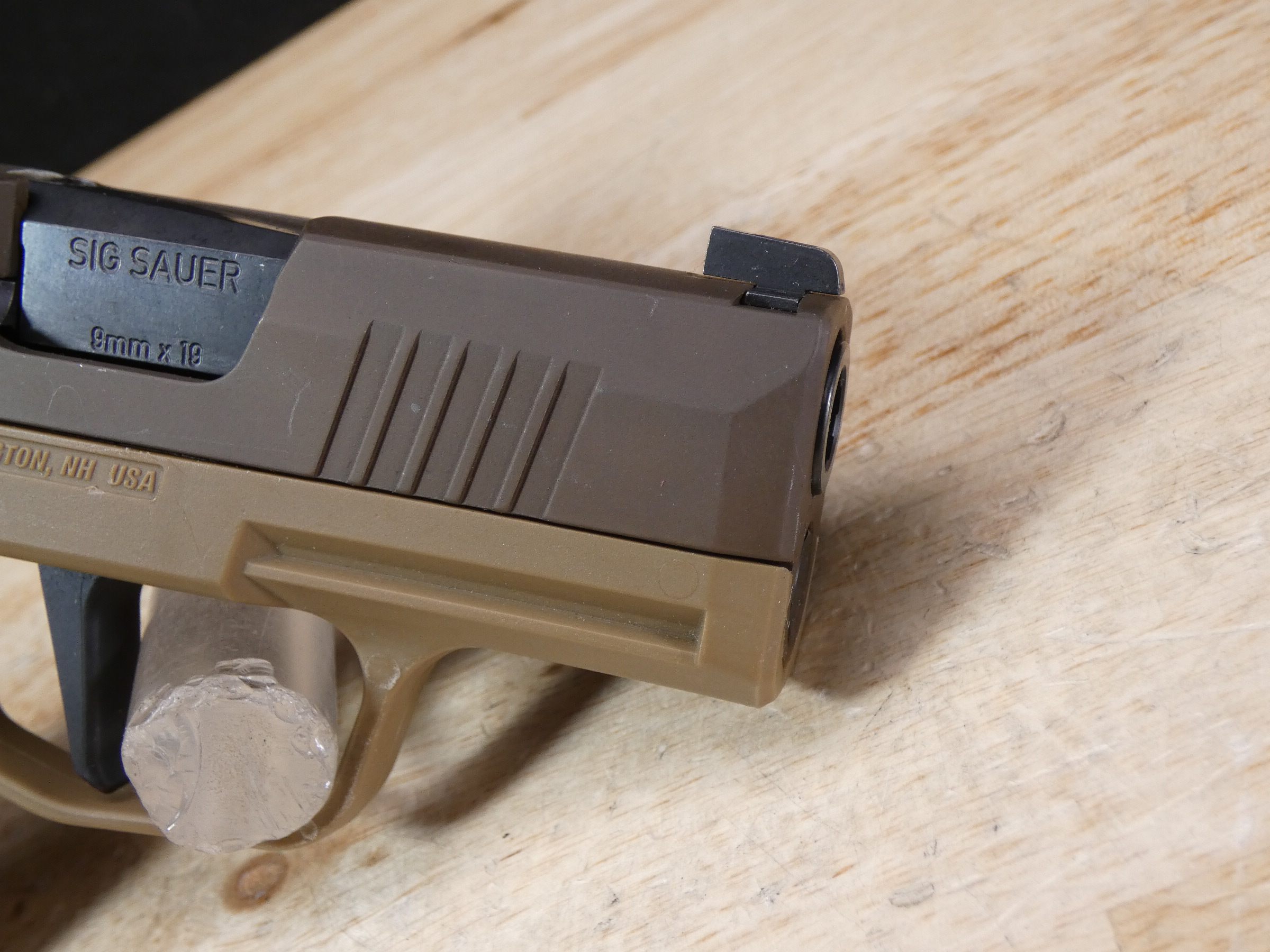 Sig Sauer P365 FDE - 9mm - Coyote - w/ Hard Case & Extras! - C-img-15